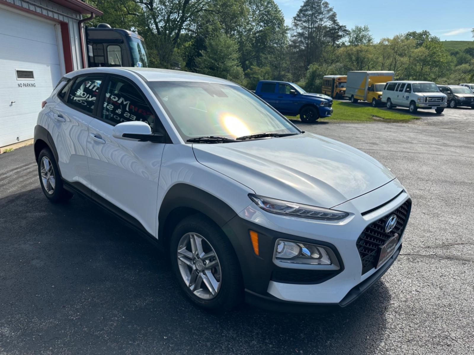 2020 White Hyundai Kona SE AWD (KM8K1CAA9LU) with an 2.0L L4 DOHC 16V engine, 6A transmission, located at 8464 Route 219, Brockway, PA, 15824, (814) 265-1330, 41.226871, -78.780518 - 1-OWNER well taken care of 2020 Hyundai Kona SE AWD with 4 cylinder engine, air condition, power windows and locks, factory alloys and more. Serviced, Pa-Inspected and comes with a great warranty. - Photo #17