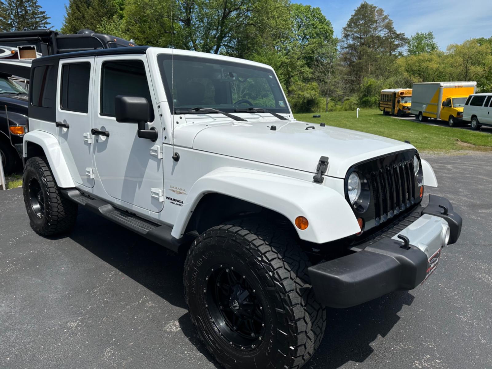 2013 White Jeep Wrangler Unlimited Sahara 4WD (1C4BJWEG2DL) with an 3.6L V6 DOHC 24V FFV engine, located at 8464 Route 219, Brockway, PA, 15824, (814) 265-1330, 41.226871, -78.780518 - Photo #19