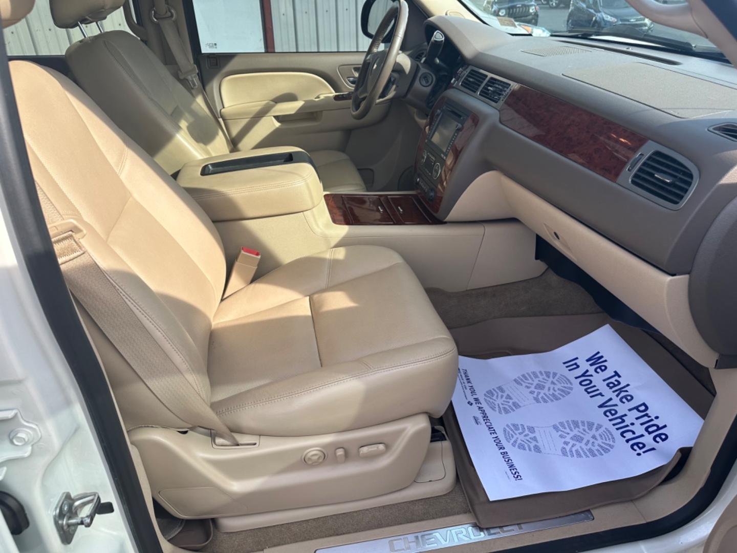 2013 White Chevrolet Avalanche LTZ 4WD (3GNTKGE72DG) with an 5.3L V8 OHV 16V FFV engine, 4-Speed Automatic transmission, located at 8464 Route 219, Brockway, PA, 15824, (814) 265-1330, 41.226871, -78.780518 - MUST SEE TRUCK...Locally traded in and excellent shape! 2013 Chev Avalanche LTZ 4wd with every option they put in them. Sunroof, chrome alloys, power/heated seats, navigation, and ONLY 68000 miles. Serviced and ready to go. Hard to find and we have the right one. Hurry in and see the Morelli boys to - Photo#20