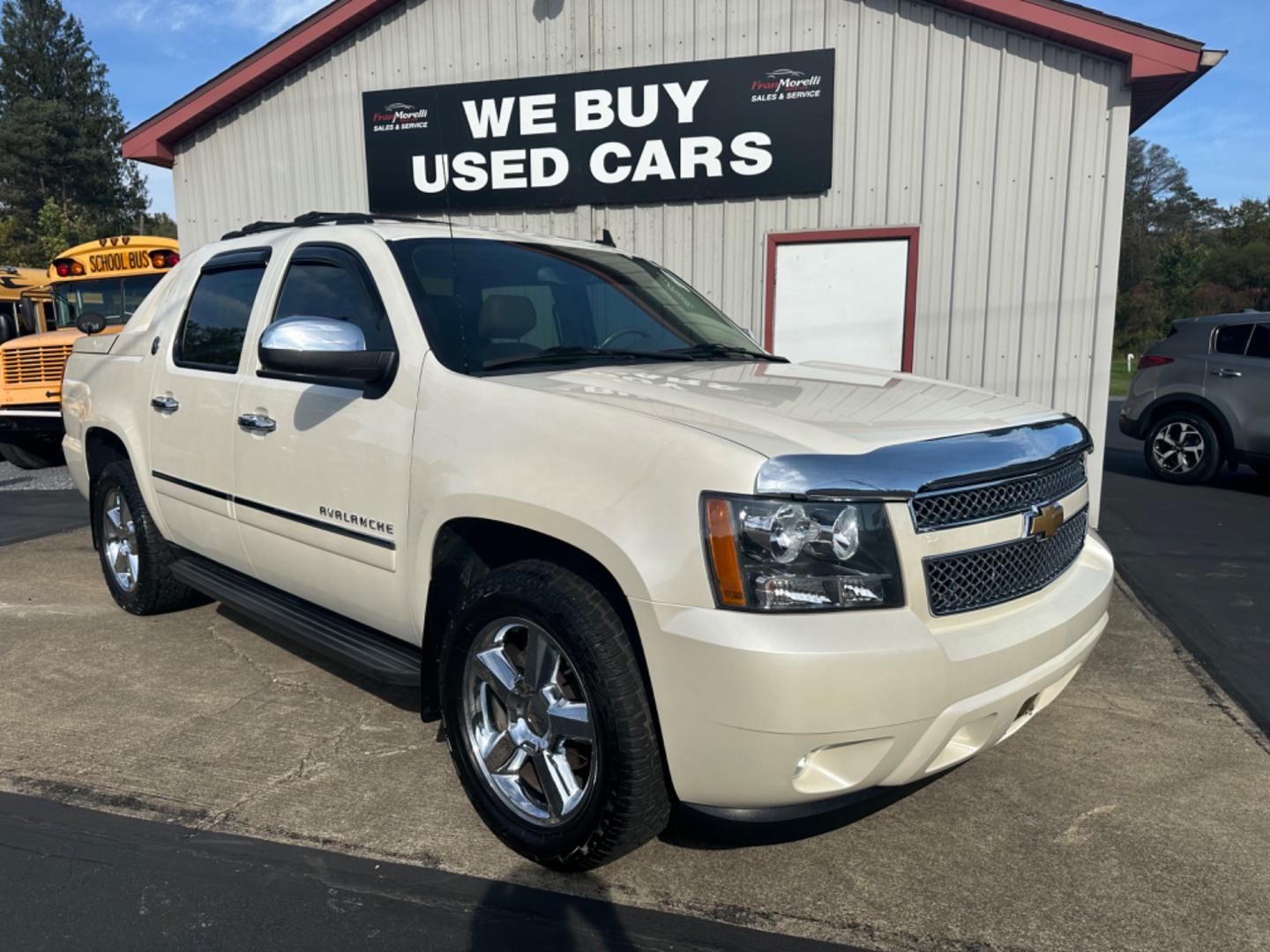 2013 White Chevrolet Avalanche LTZ 4WD (3GNTKGE72DG) with an 5.3L V8 OHV 16V FFV engine, 4-Speed Automatic transmission, located at 8464 Route 219, Brockway, PA, 15824, (814) 265-1330, 41.226871, -78.780518 - MUST SEE TRUCK...Locally traded in and excellent shape! 2013 Chev Avalanche LTZ 4wd with every option they put in them. Sunroof, chrome alloys, power/heated seats, navigation, and ONLY 68000 miles. Serviced and ready to go. Hard to find and we have the right one. Hurry in and see the Morelli boys to - Photo#24