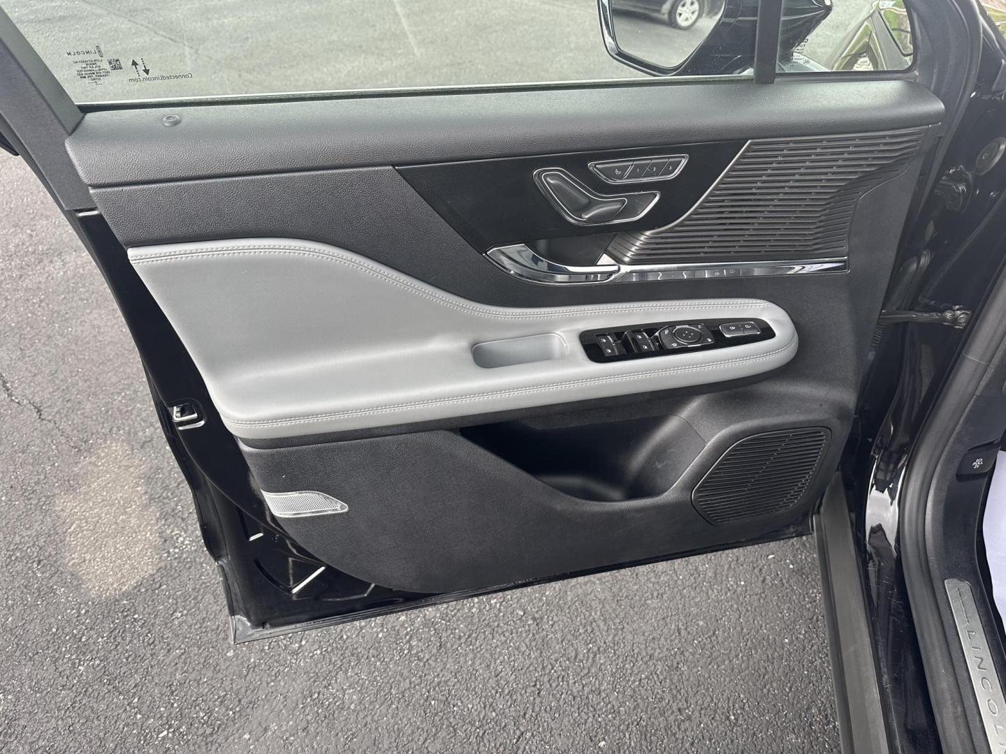 2020 Black Lincoln Corsair (5LMCJ1D96LU) with an 4 engine, automatic transmission, located at 8464 Route 219, Brockway, PA, 15824, (814) 265-1330, 41.226871, -78.780518 - Sharp 2020 Lincoln Corsair AWD with leather interior, power/heated front seats, remote start, big screen radio with back up camera, and ONLY 50,000 miles. Locally traded in that was serviced here and bought here. Serviced up and comes with a warranty. - Photo#4