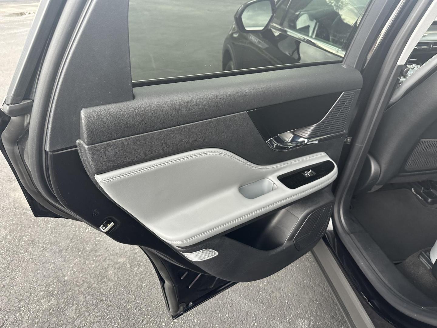 2020 Black Lincoln Corsair (5LMCJ1D96LU) with an 4 engine, automatic transmission, located at 8464 Route 219, Brockway, PA, 15824, (814) 265-1330, 41.226871, -78.780518 - Sharp 2020 Lincoln Corsair AWD with leather interior, power/heated front seats, remote start, big screen radio with back up camera, and ONLY 50,000 miles. Locally traded in that was serviced here and bought here. Serviced up and comes with a warranty. - Photo#7