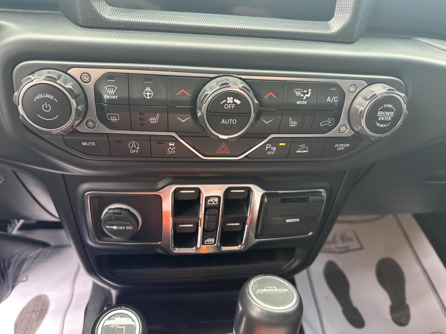 2020 Black Jeep Gladiator (1C6HJTFG9LL) with an 6 engine, automatic transmission, located at 8464 Route 219, Brockway, PA, 15824, (814) 265-1330, 41.226871, -78.780518 - Good looking pre owned 2020 Jeep Gladiator Overland with 4wd, leather interior with heated front seats, hard top, factory alloys, navigation, and much more. ONLY 46800 miles on this Jeep truck. Comes serviced and warranty. Save $$$$ now on this used Gladiator. - Photo#5