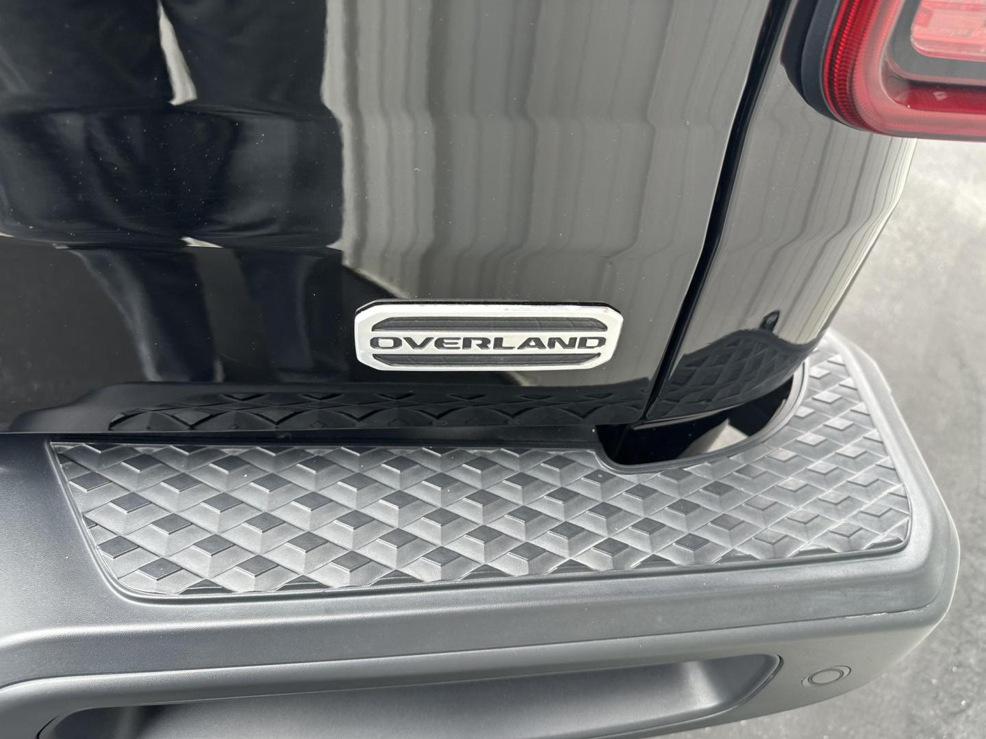 2020 Black Jeep Gladiator (1C6HJTFG9LL) with an 6 engine, automatic transmission, located at 8464 Route 219, Brockway, PA, 15824, (814) 265-1330, 41.226871, -78.780518 - Good looking pre owned 2020 Jeep Gladiator Overland with 4wd, leather interior with heated front seats, hard top, factory alloys, navigation, and much more. ONLY 46800 miles on this Jeep truck. Comes serviced and warranty. Save $$$$ now on this used Gladiator. - Photo#13