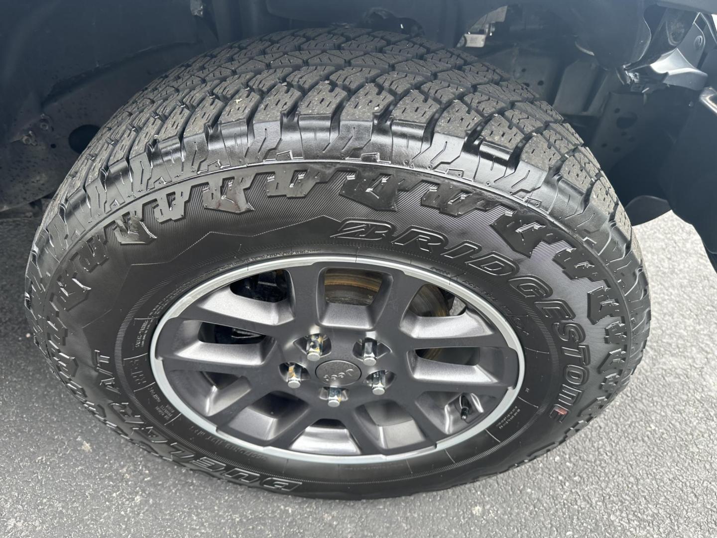 2020 Black Jeep Gladiator (1C6HJTFG9LL) with an 6 engine, automatic transmission, located at 8464 Route 219, Brockway, PA, 15824, (814) 265-1330, 41.226871, -78.780518 - Good looking pre owned 2020 Jeep Gladiator Overland with 4wd, leather interior with heated front seats, hard top, factory alloys, navigation, and much more. ONLY 46800 miles on this Jeep truck. Comes serviced and warranty. Save $$$$ now on this used Gladiator. - Photo#19