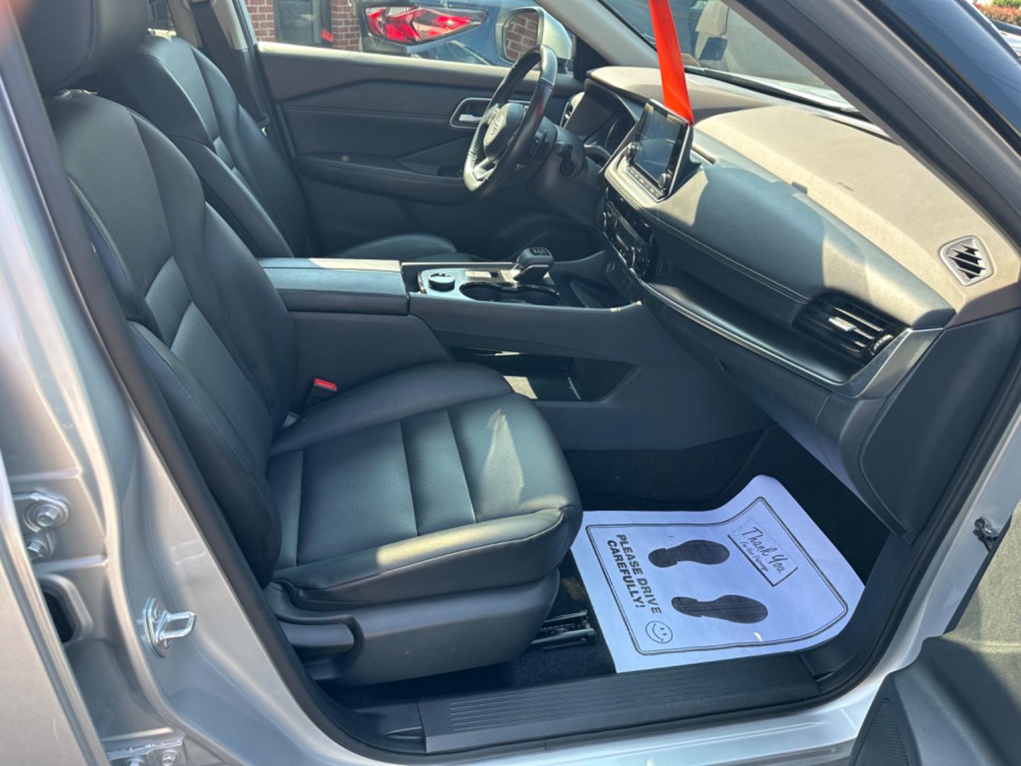 2021 Silver Nissan Rogue (5N1AT3BB6MC) with an 4 engine, automatic transmission, located at 8464 Route 219, Brockway, PA, 15824, (814) 265-1330, 41.226871, -78.780518 - Must see 2021 Nissan Rogue SV well equipped with leather, power/heated front seats, sunroof, air condition, factory alloys and ONLY 41000 miles. Serviced and comes with warranty. - Photo#20