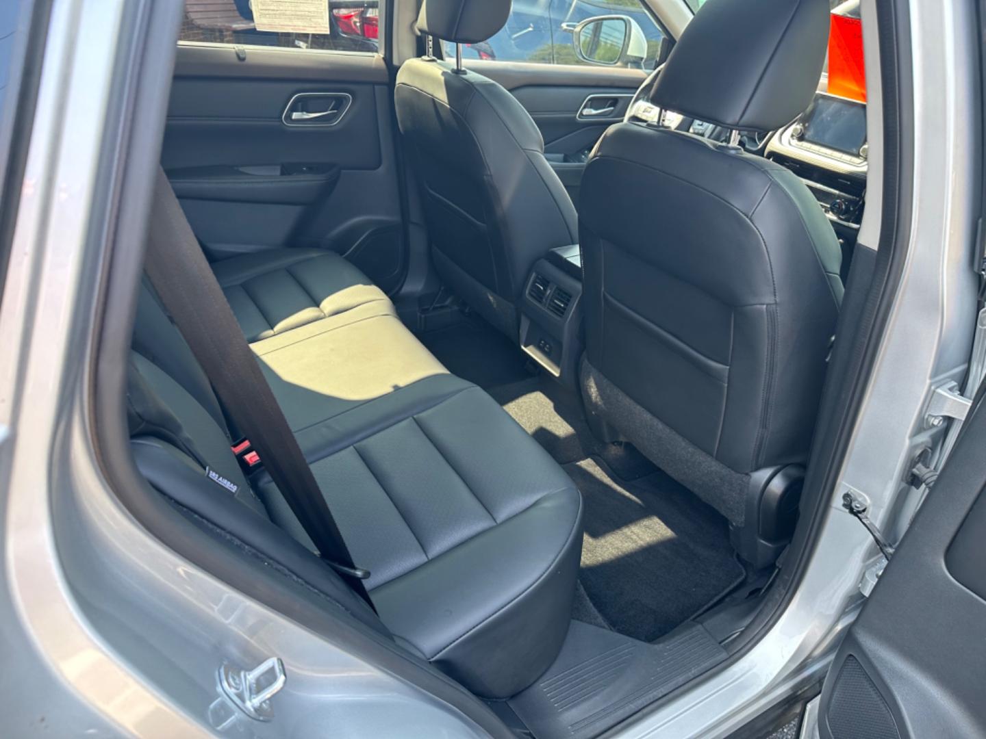 2021 Silver Nissan Rogue (5N1AT3BB6MC) with an 4 engine, automatic transmission, located at 8464 Route 219, Brockway, PA, 15824, (814) 265-1330, 41.226871, -78.780518 - Must see 2021 Nissan Rogue SV well equipped with leather, power/heated front seats, sunroof, air condition, factory alloys and ONLY 41000 miles. Serviced and comes with warranty. - Photo#18