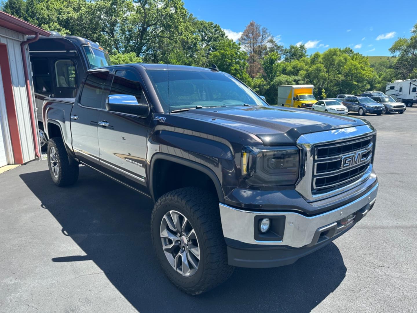 2015 Gray GMC Sierra 1500 (3GTU2VEC7FG) with an 8 engine, automatic transmission, located at 8464 Route 219, Brockway, PA, 15824, (814) 265-1330, 41.226871, -78.780518 - Sharp looking 2015 GMC Sierra 1500 Crew Cab SLT well equipped and comes with lots of extras. Clean, serviced and ready to go. This GMC truck has leather interior with power/heated front seats, 5" Rough Country Suspension lift, 35" tires, LED headlights, dual exhausts, Tonneau cover with bed mat, tin - Photo#20