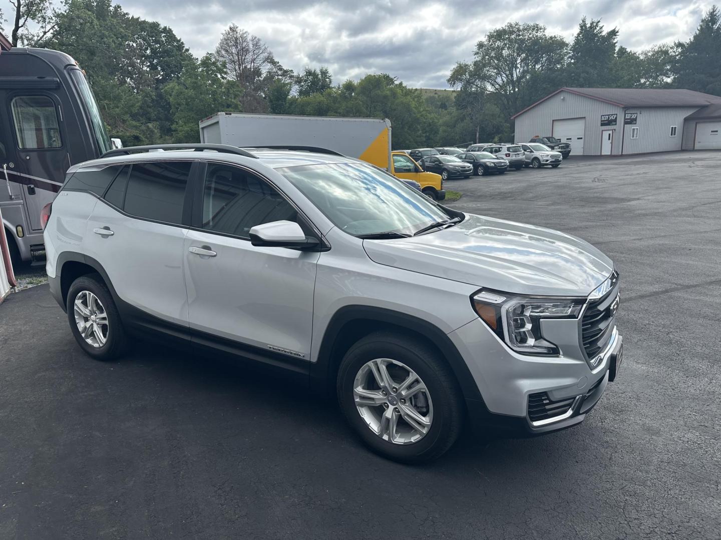 2022 Silver GMC Terrain SLE AWD (3GKALTEVXNL) with an 1.4L L4 DOHC 16V TURBO engine, 6A transmission, located at 8464 Route 219, Brockway, PA, 15824, (814) 265-1330, 41.226871, -78.780518 - Fresh arrival and in excellent shape. Stop in and see this 2022 GMC Terrain SLE AWD with 4 cylinder engine, cloth interior with power/heated front seats, air condition, power windows and locks, factory alloys and much more. This pre owned suv has only 25000 miles and priced well under retail value. - Photo#19