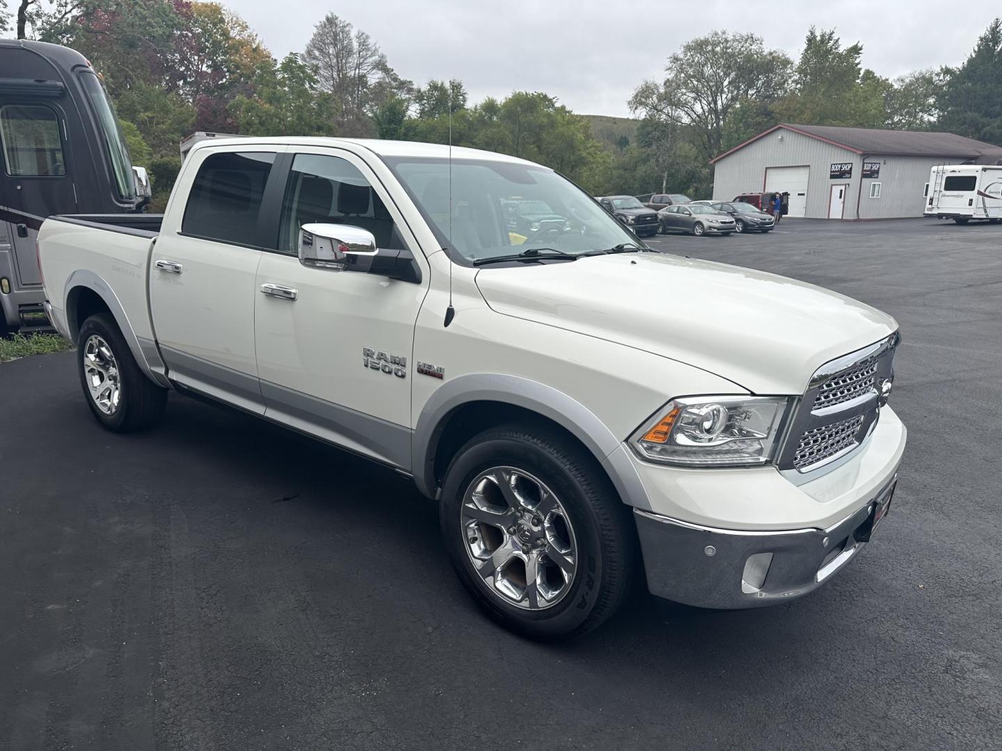 2017 White RAM 1500 Laramie Crew Cab SWB 4WD (1C6RR7NT7HS) with an 5.7L V8 OHV 16V engine, 8A transmission, located at 8464 Route 219, Brockway, PA, 15824, (814) 265-1330, 41.226871, -78.780518 - Photo#15