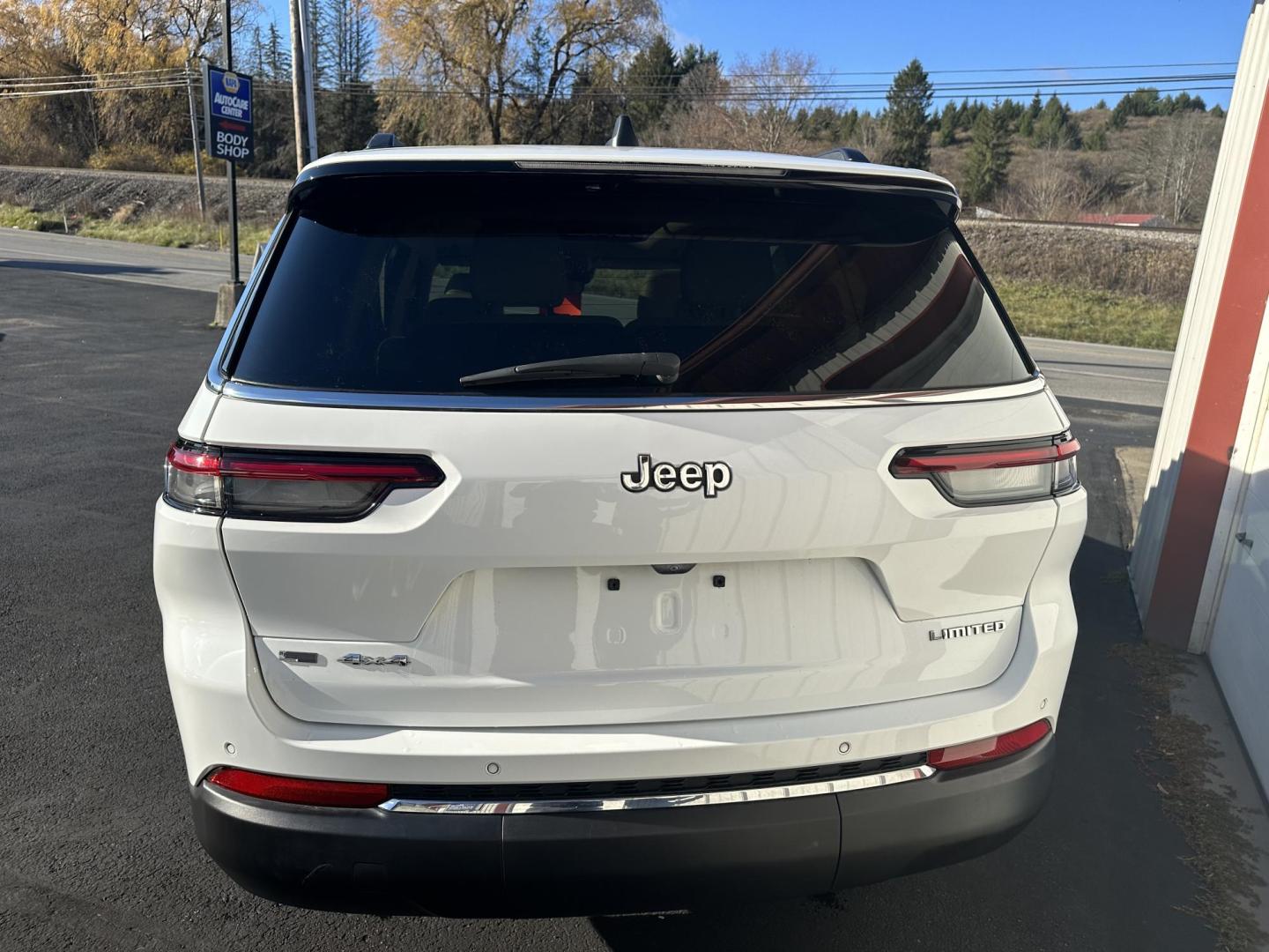 2021 White Jeep Grand Cherokee Limited 4WD (1C4RJKBG0M8) with an 3.6L V6 DOHC 24V engine, 8A transmission, located at 8464 Route 219, Brockway, PA, 15824, (814) 265-1330, 41.226871, -78.780518 - Sharp, clean 2021 Jeep Grand Cherokee Limited with 3rd row seating, rear a/c, leather interior with power/heated front seating, quad seating, pano roof and much more. This Jeep suv is serviced up and comes with a 12 month/12000 mile warranty. - Photo#10