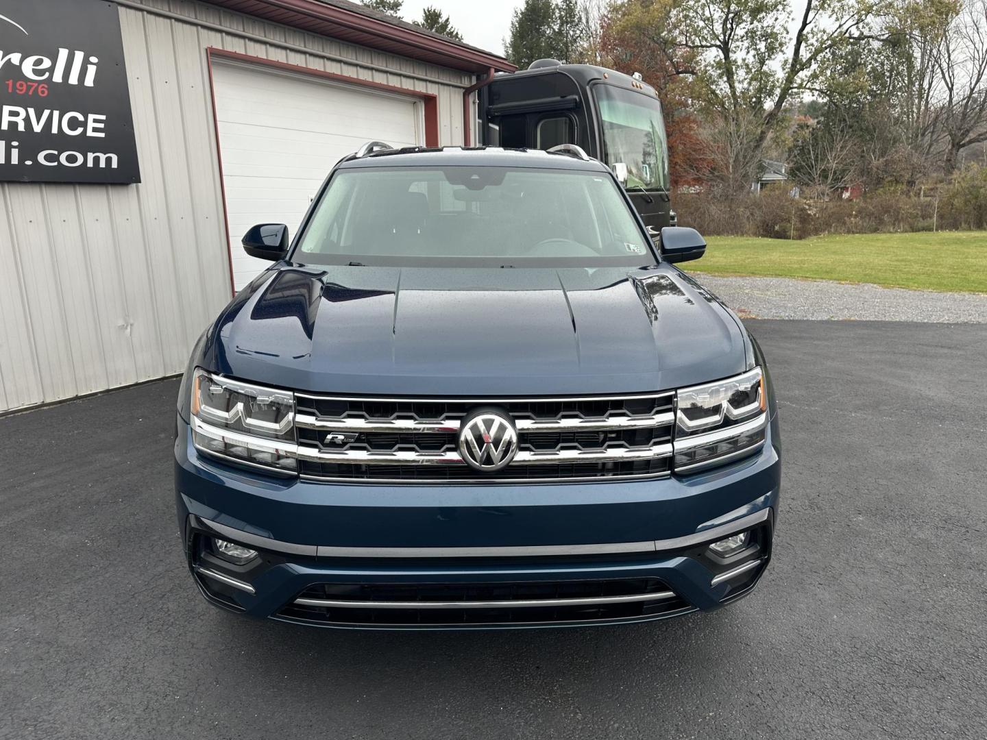 2019 Blue Volkswagen Atlas V6 SE w/Technology R-Line 4MOTION (1V2XR2CAXKC) with an 3.6L V6 DOHC 24V engine, 8A transmission, located at 8464 Route 219, Brockway, PA, 15824, (814) 265-1330, 41.226871, -78.780518 - Good looking pre owned 2019 VW Atlas SE R-Line 4wd with V6, air condition, power seat, 3rd row seating and much more. This suv is serviced and comes with a warranty. - Photo#18