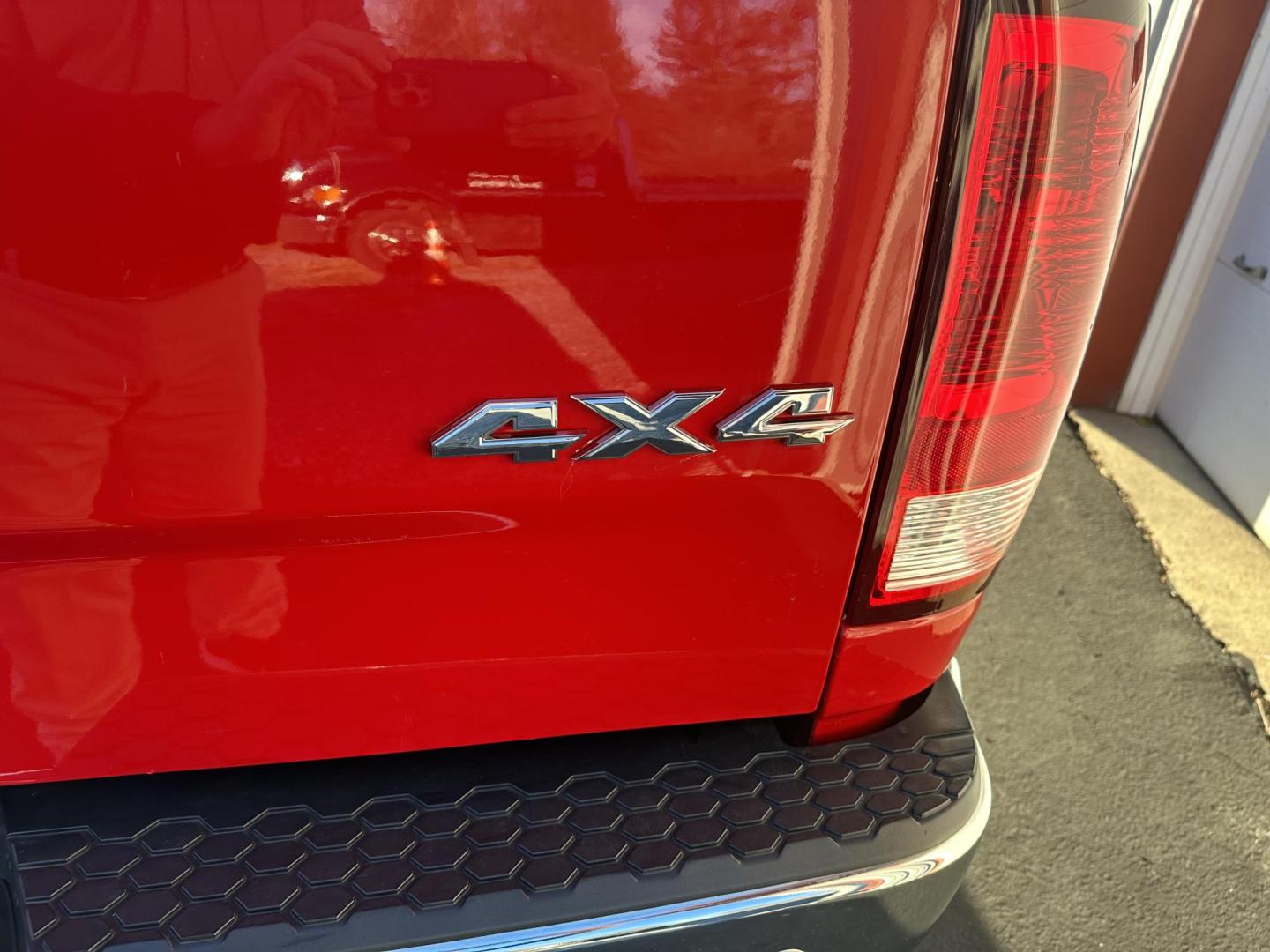 2019 Red RAM 1500 SLT Crew Cab SWB 4WD (1C6RR7LTXKS) with an 5.7L V8 OHV 16V engine, 8A transmission, located at 8464 Route 219, Brockway, PA, 15824, (814) 265-1330, 41.226871, -78.780518 - Sharp looking 2019 Ram 1500 Crew cab Big horn 4wd with Hemi, air condition, power windows and locks, power seat, 20's, spray in liner, factory hitch and ONLY 76000 miles. Serviced up and ready to go. - Photo#12