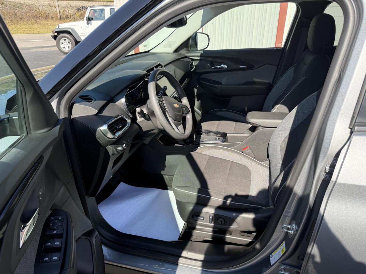 2023 Gray Chevrolet Trailblazer LT AWD (KL79MRSL1PB) with an 1.3L L3 DOHC 12V engine, 9A transmission, located at 8464 Route 219, Brockway, PA, 15824, (814) 265-1330, 41.226871, -78.780518 - Sharp looking 1-owner 2023 Chev Trailblazer LT AWD with a peppy 3 cylinder, air condition, cloth interior with front heated seats, power driver's seat, back up camera, factory alloy wheels, and only 21000 miles. This Chevy is clean, serviced, and comes with factory remaining warranty. Hurry in this - Photo#1