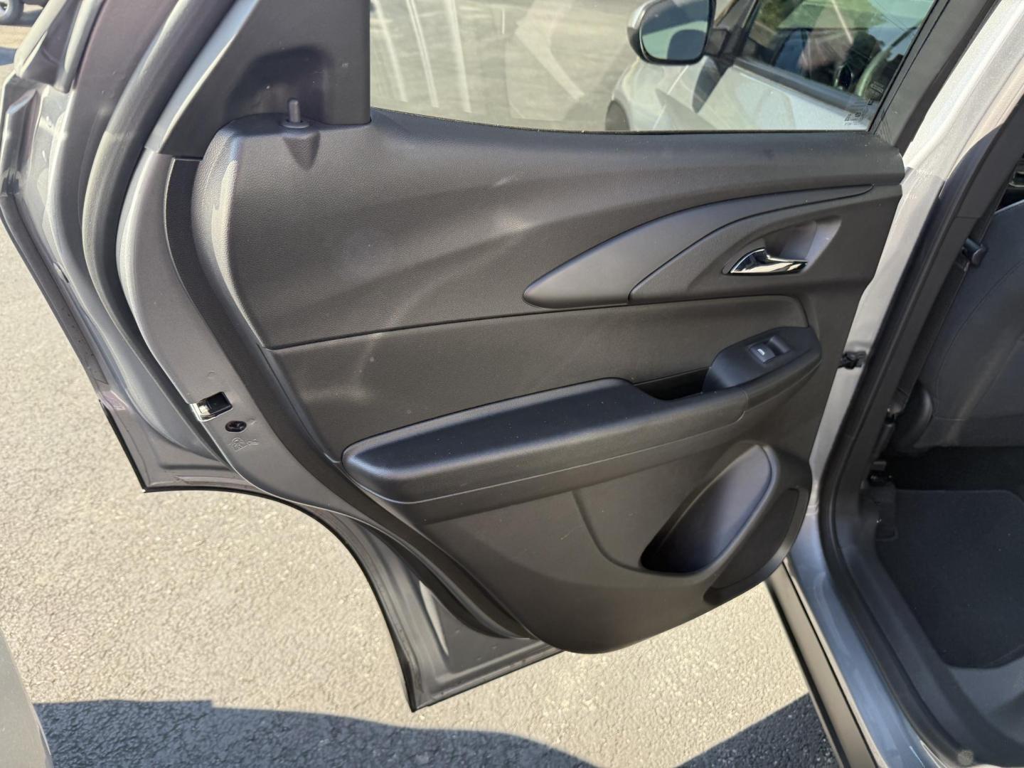 2023 Gray Chevrolet Trailblazer LT AWD (KL79MRSL1PB) with an 1.3L L3 DOHC 12V engine, 9A transmission, located at 8464 Route 219, Brockway, PA, 15824, (814) 265-1330, 41.226871, -78.780518 - Sharp looking 1-owner 2023 Chev Trailblazer LT AWD with a peppy 3 cylinder, air condition, cloth interior with front heated seats, power driver's seat, back up camera, factory alloy wheels, and only 21000 miles. This Chevy is clean, serviced, and comes with factory remaining warranty. Hurry in this - Photo#9