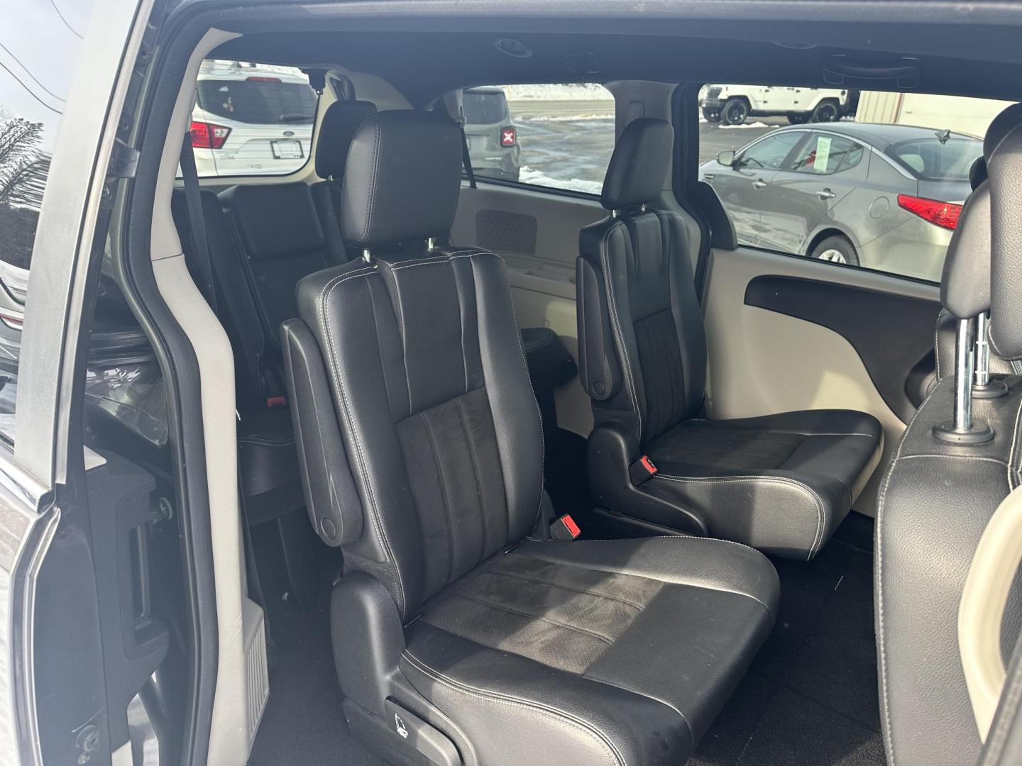 2019 Gray Dodge Grand Caravan SXT (2C4RDGCG9KR) with an 3.6L V6 DOHC 24V engine, 6A transmission, located at 8464 Route 219, Brockway, PA, 15824, (814) 265-1330, 41.226871, -78.780518 - Fresh local trade in with low miles and well equipped. Stop in and check out this 2019 Dodge Gr Caravan SXT with 7 passenger seating, rear a/c, power driver's seat, captain chairs, big screen radio and much more. Serviced up and comes with a warranty. - Photo#8