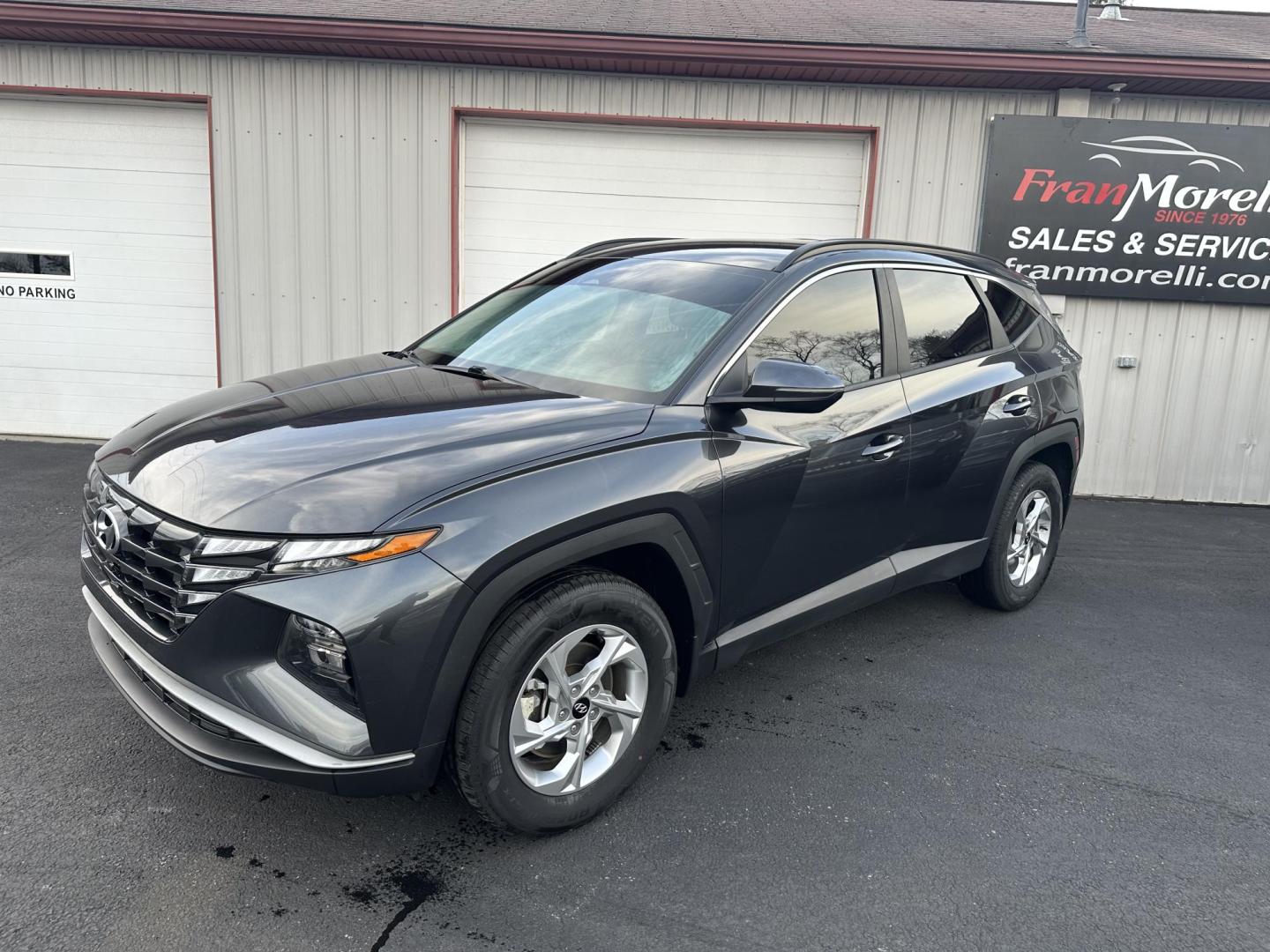 2022 Gray Hyundai Tucson SEL AWD (5NMJBCAE5NH) with an 2.5L L4 DOHC 16V engine, 8A transmission, located at 8464 Route 219, Brockway, PA, 15824, (814) 265-1330, 41.226871, -78.780518 - Sharp looking 2022 Hyundai Tucson SEL AWD well equipped and serviced up. This Hyundai suv has air condition, power windows and locks, power seat, heated front seats, cloth interior, big screen radio with back up camera and much more. Warranty, serviced, and well equipped. Hurry in this one wont last - Photo#0