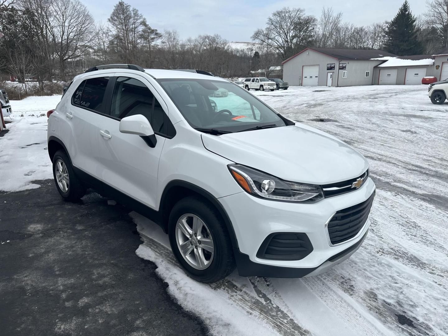 2021 White Chevrolet Trax LT AWD (KL7CJPSM3MB) with an 1.4L L4 DOHC 16V engine, 6A transmission, located at 8464 Route 219, Brockway, PA, 15824, (814) 265-1330, 41.226871, -78.780518 - Fresh arrival that's in very nice condition, serviced, and comes with a 12 month/12000 mile warranty. This Chevy suv is automatic, air condition, power windows and locks, factory alloys and only 57000 miles. - Photo#17