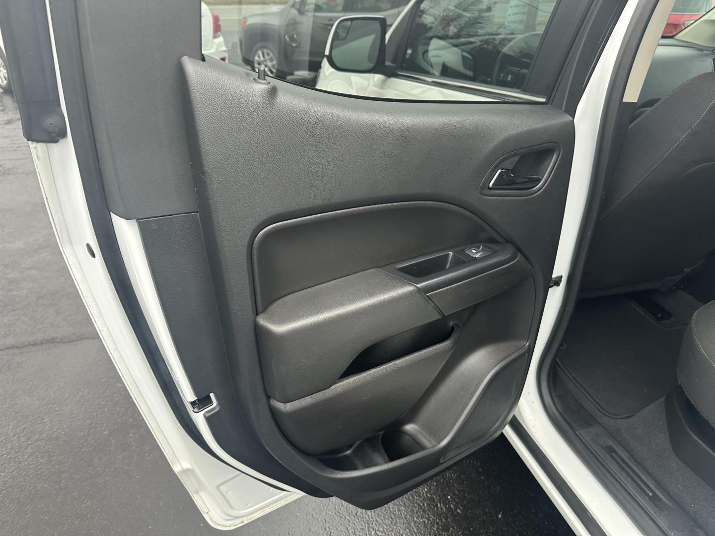 2020 White Chevrolet Colorado LT Crew Cab 4WD Long Box (1GCGTCEN4L1) with an 3.6L V6 DOHC 24V GAS engine, 6A transmission, located at 8464 Route 219, Brockway, PA, 15824, (814) 265-1330, 41.226871, -78.780518 - Sharp, Clean, Well taken care of 2020 Chevy Colorado Crew LT 4wd with V6, air condition, power windows and locks, factory power seat, alloy wheels, spray in bed liner, hitch and ONLY 50,000 miles. This Chevy truck is serviced and comes with a 12 month/12000 mile warranty. - Photo#7