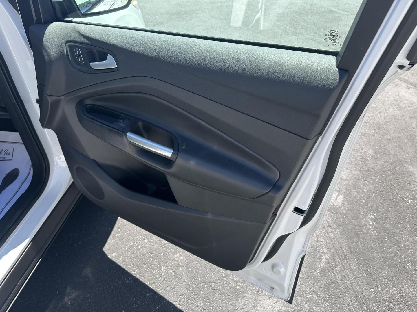 2018 White Ford Escape SE 4WD (1FMCU9GD8JU) with an 1.5L L4 DOHC 16V engine, 6A transmission, located at 8464 Route 219, Brockway, PA, 15824, (814) 265-1330, 41.226871, -78.780518 - ONLY 30,000 MILES ON THE PRE OWNED 2018 FORD ESCAPE SE 4WD with automatic transmission, air condition, power windows and locks, power/heated front seats, factory alloy wheels and much more. This Ford suv is serviced, Pa-inspected with new tires, and comes with a warranty. - Photo#18