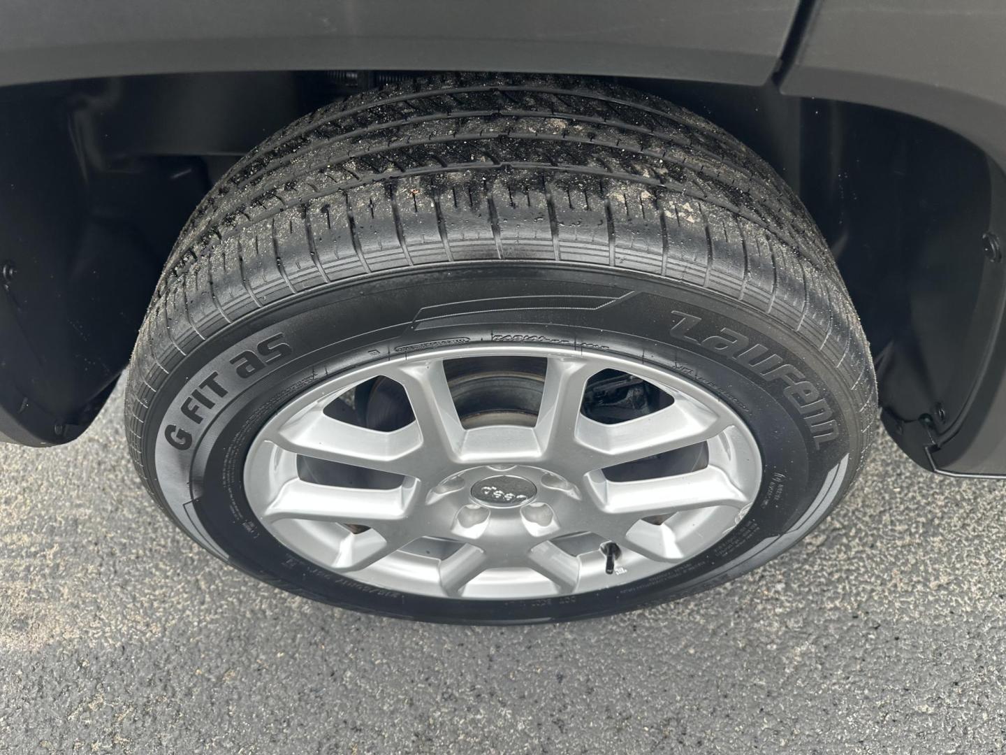 2020 Black Jeep Renegade Latitude 4WD (ZACNJBBB7LP) with an 2.4L L4 DOHC 16V engine, 9A transmission, located at 8464 Route 219, Brockway, PA, 15824, (814) 265-1330, 41.226871, -78.780518 - Photo#13