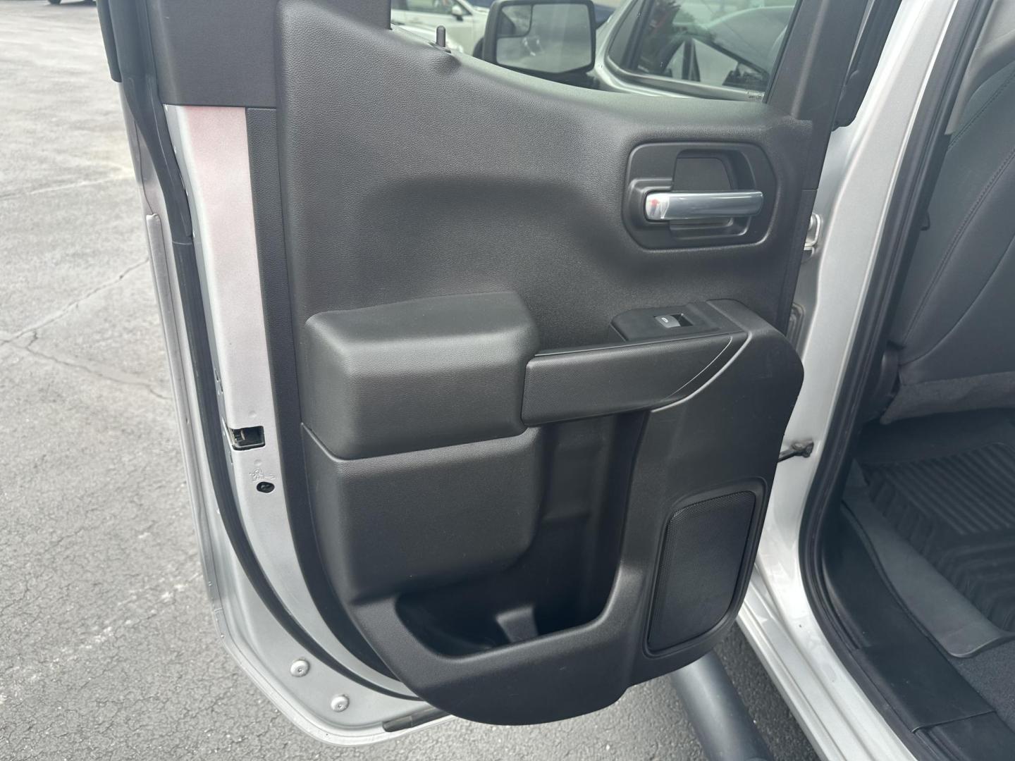 2019 Silver Chevrolet Silverado 1500 Custom Trail Boss Double Cab 4WD (1GCRYCEF4KZ) with an 5.3L V8 OHV 16V engine, 6A transmission, located at 8464 Route 219, Brockway, PA, 15824, (814) 265-1330, 41.226871, -78.780518 - Photo#9