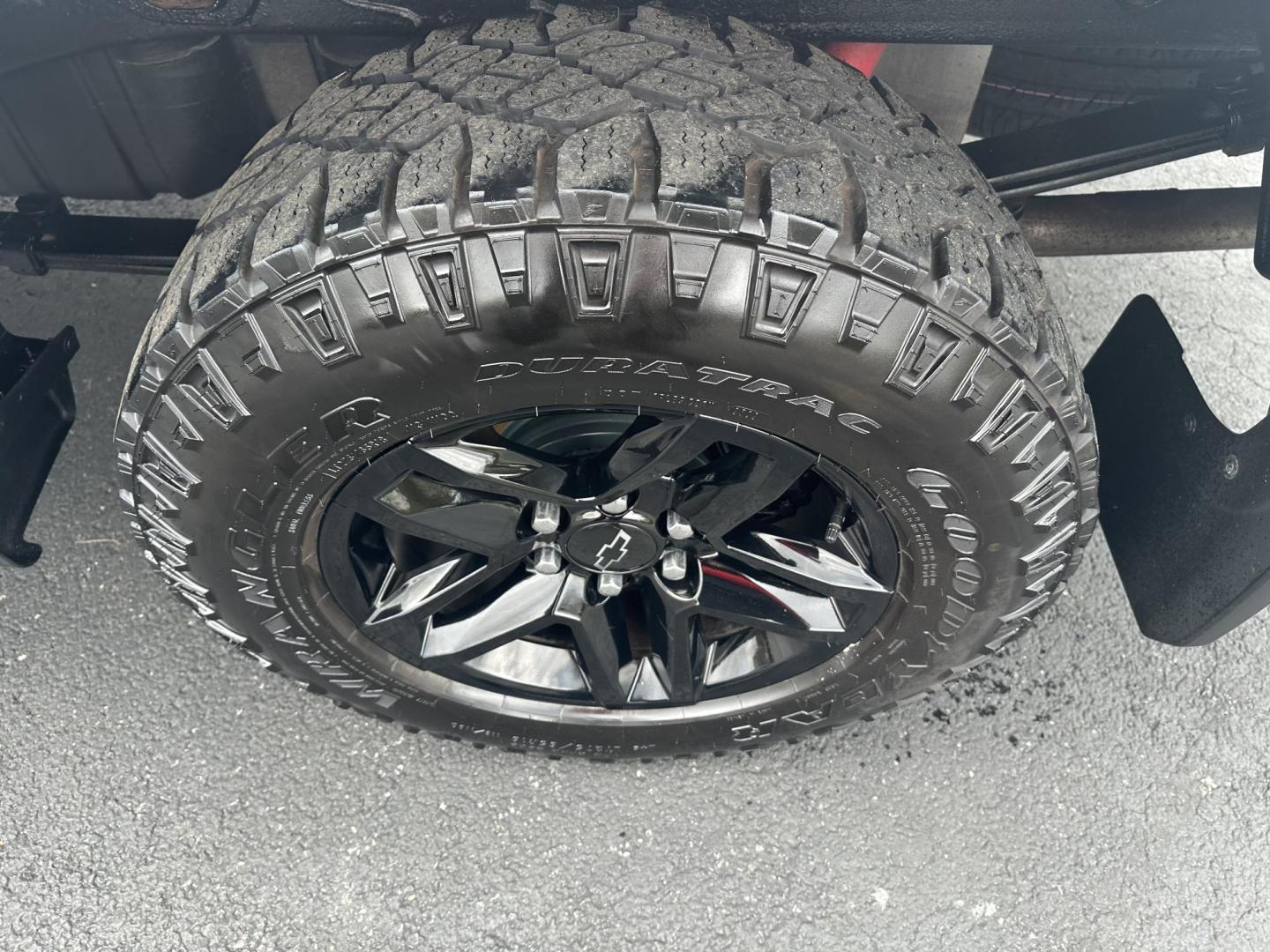 2019 Silver Chevrolet Silverado 1500 Custom Trail Boss Double Cab 4WD (1GCRYCEF4KZ) with an 5.3L V8 OHV 16V engine, 6A transmission, located at 8464 Route 219, Brockway, PA, 15824, (814) 265-1330, 41.226871, -78.780518 - Photo#10