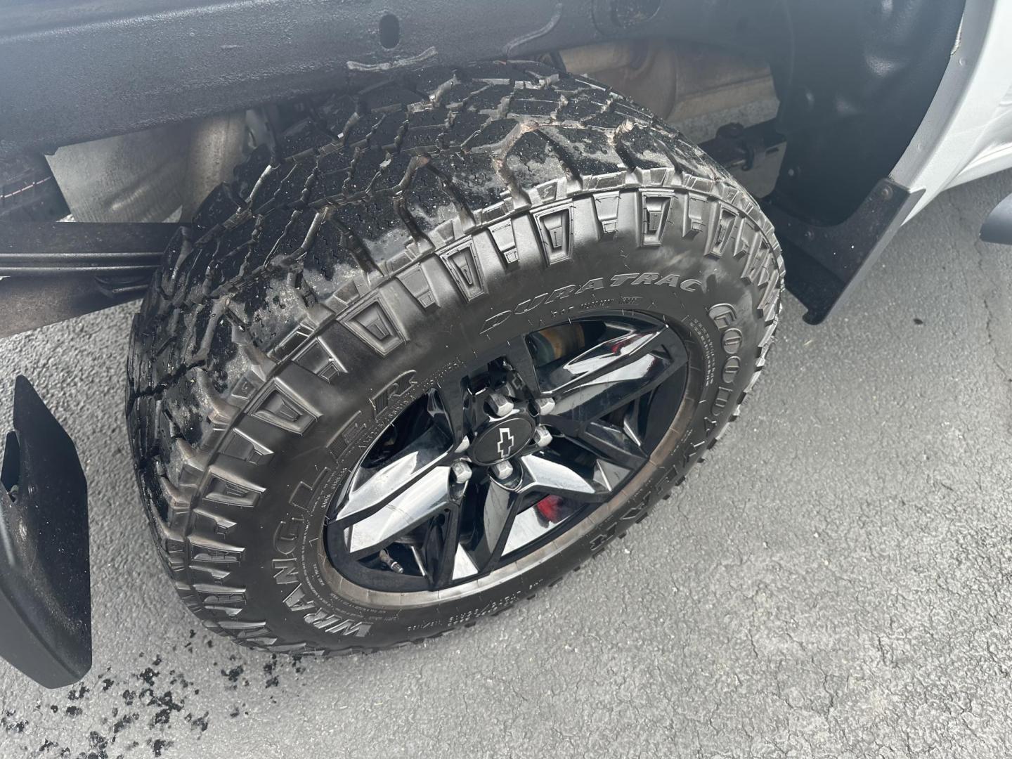 2019 Silver Chevrolet Silverado 1500 Custom Trail Boss Double Cab 4WD (1GCRYCEF4KZ) with an 5.3L V8 OHV 16V engine, 6A transmission, located at 8464 Route 219, Brockway, PA, 15824, (814) 265-1330, 41.226871, -78.780518 - Photo#13