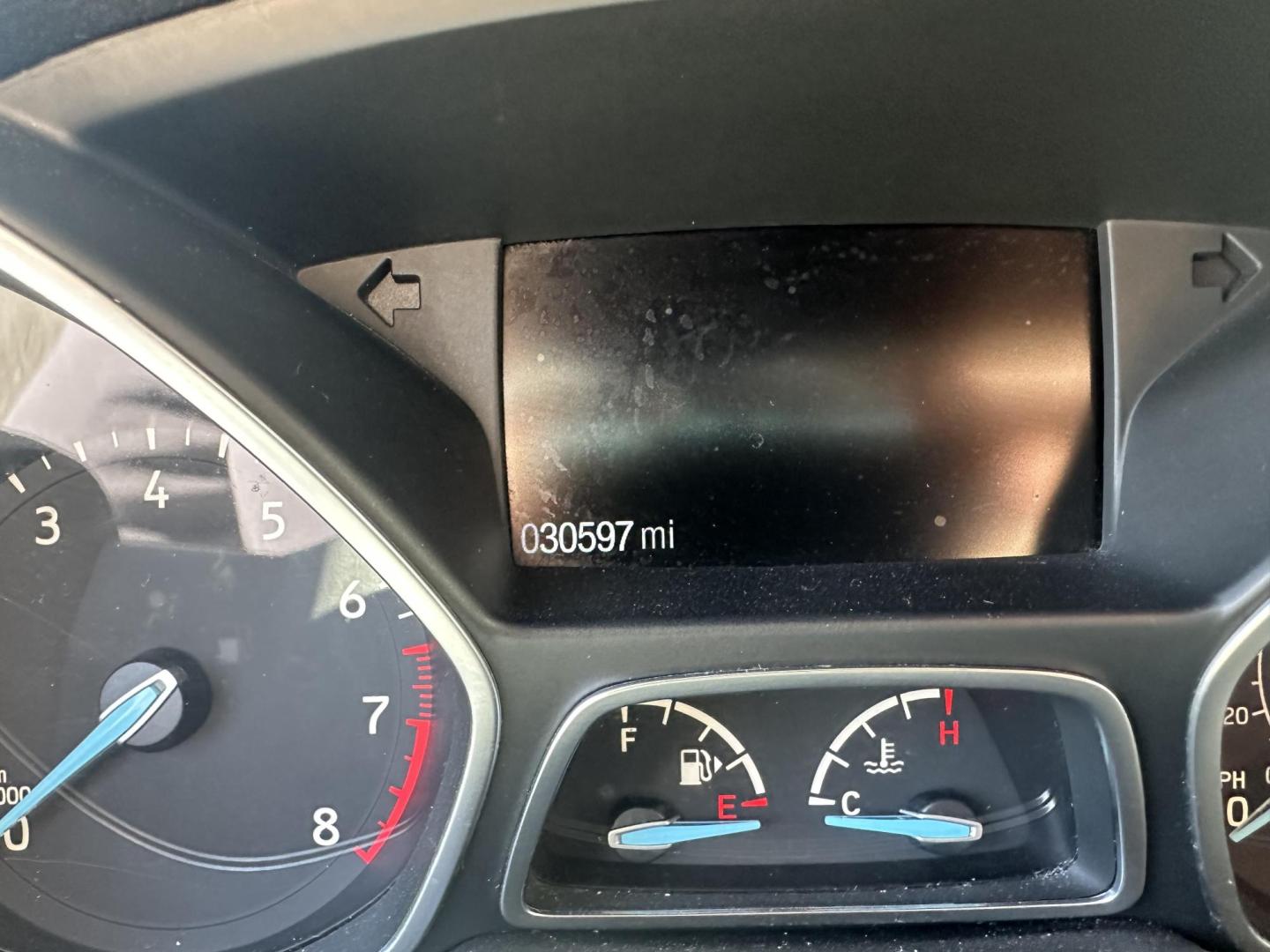 2017 White Ford Escape SE 4WD (1FMCU9GD3HU) with an 1.5L L4 DOHC 16V engine, 6A transmission, located at 8464 Route 219, Brockway, PA, 15824, (814) 265-1330, 41.226871, -78.780518 - MUST SEE NEW ARRIVAL...2017 FORD ESCAPE SE 4WD WITH ONLY 30,000 MILES...4 cylinder engine, air condition, power windows and locks, power seat, factory alloy wheels and much more. Serviced, Pa-inspected and new tires..Hurry in this one won't last long. - Photo#4