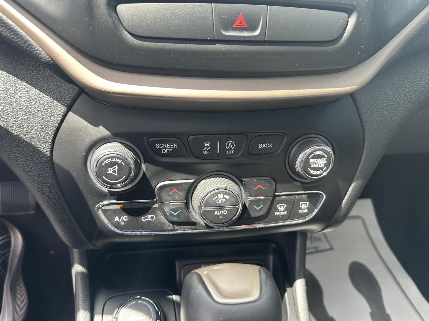 2016 Red /BLACK Jeep Cherokee Limited 4WD (1C4PJMDS6GW) with an 3.2L V6 DOHC 24V engine, 9-Speed Automatic transmission, located at 8464 Route 219, Brockway, PA, 15824, (814) 265-1330, 41.226871, -78.780518 - New arrival and one nice 2016 Jeep Cherokee Limited 4wd well equipped and serviced up. Leather interior with power/heated front seats, pano roof, navigation, chrome alloy wheels, and much more. This Jeep suv has only 68000 miles. - Photo#7