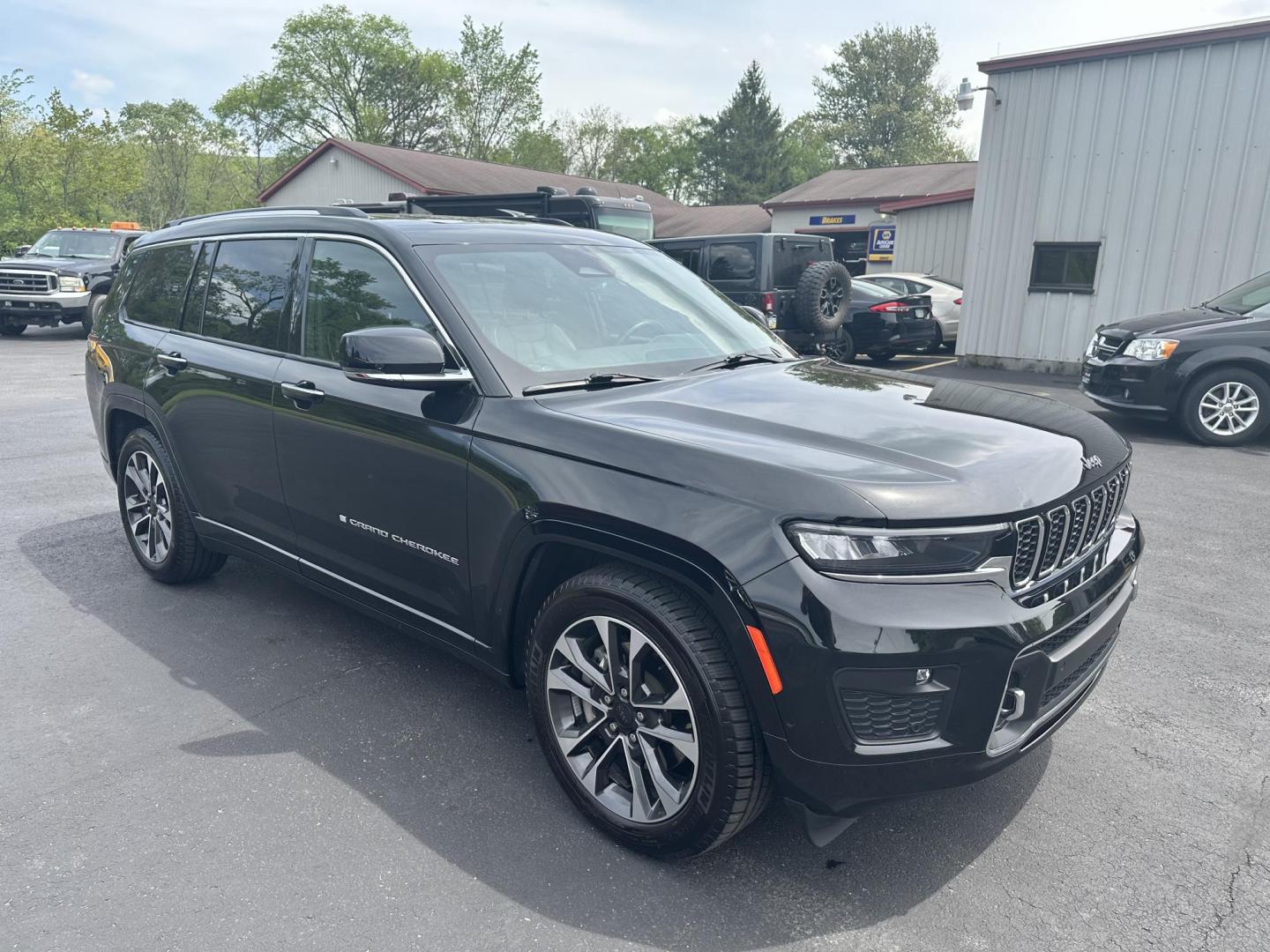 2021 Black Jeep Grand Cherokee L Overland 4WD (1C4RJKDG9M8) with an 3.6L V6 DOHC 24V engine, 8A transmission, located at 8464 Route 219, Brockway, PA, 15824, (814) 265-1330, 41.226871, -78.780518 - MUST SEE 2021 JEEP GRAND CHEROKEE L OVERLAND WELL EQUIPPED AND SERVICED UP...This pre owned Jeep has leather interior with power/heated front seats, pano roof, navigation, captain chairs, rear a/c, back up camera, factory alloy wheels and low miles. This Jeep suv is a 1-owner with a little factory w - Photo#22