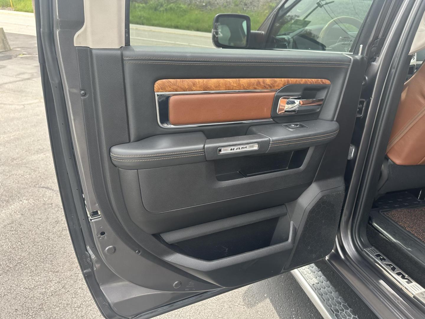 2018 Gray RAM 1500 Longhorn Crew Cab SWB 4WD (1C6RR7PT9JS) with an 5.7L V8 OHV 16V engine, 8A transmission, located at 8464 Route 219, Brockway, PA, 15824, (814) 265-1330, 41.226871, -78.780518 - Great price on this pre owned 2018 Ram 1500 Crew Cab well equipped and serviced up. Hemi motor with leather interior, power/heated seats, sunroof, factory hitch and much more. - Photo#10