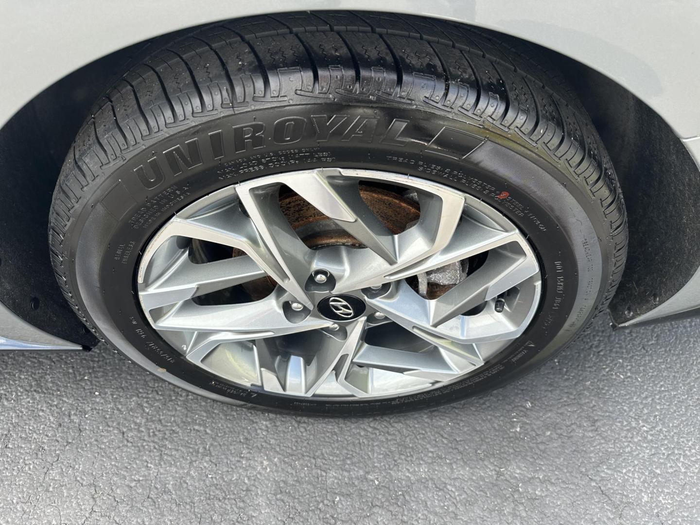 2023 Gray Hyundai Sonata SEL (KMHL64JA1PA) with an 2.5L L4 DOHC 16V engine, 8A transmission, located at 8464 Route 219, Brockway, PA, 15824, (814) 265-1330, 41.226871, -78.780518 - Photo#10