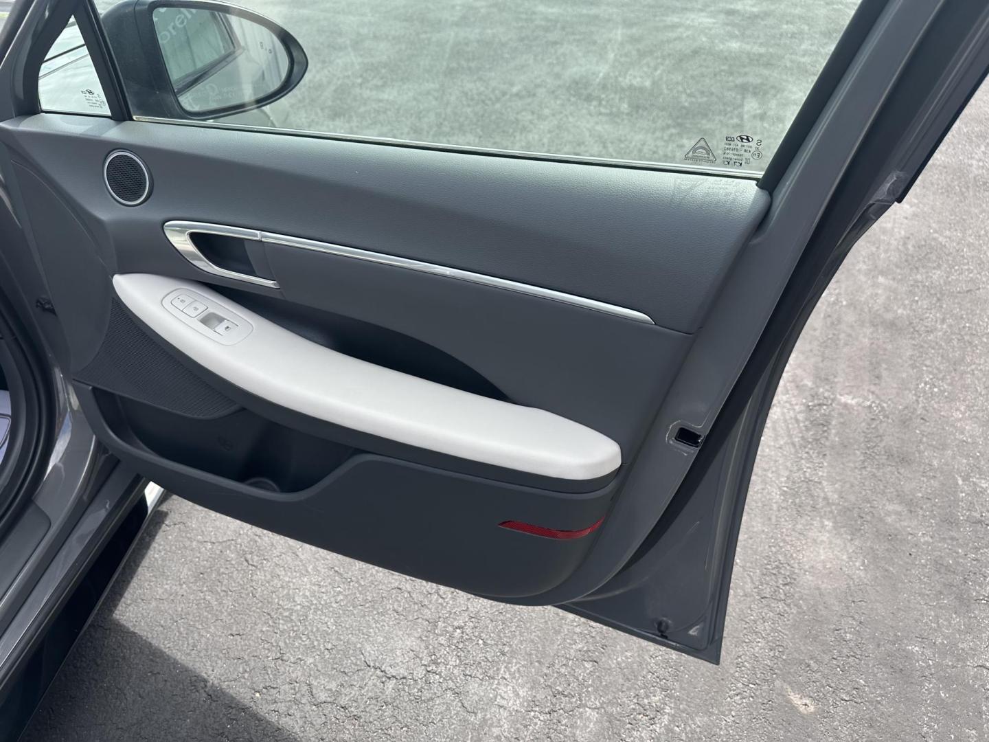 2023 Gray Hyundai Sonata SEL (KMHL64JA1PA) with an 2.5L L4 DOHC 16V engine, 8A transmission, located at 8464 Route 219, Brockway, PA, 15824, (814) 265-1330, 41.226871, -78.780518 - Photo#16
