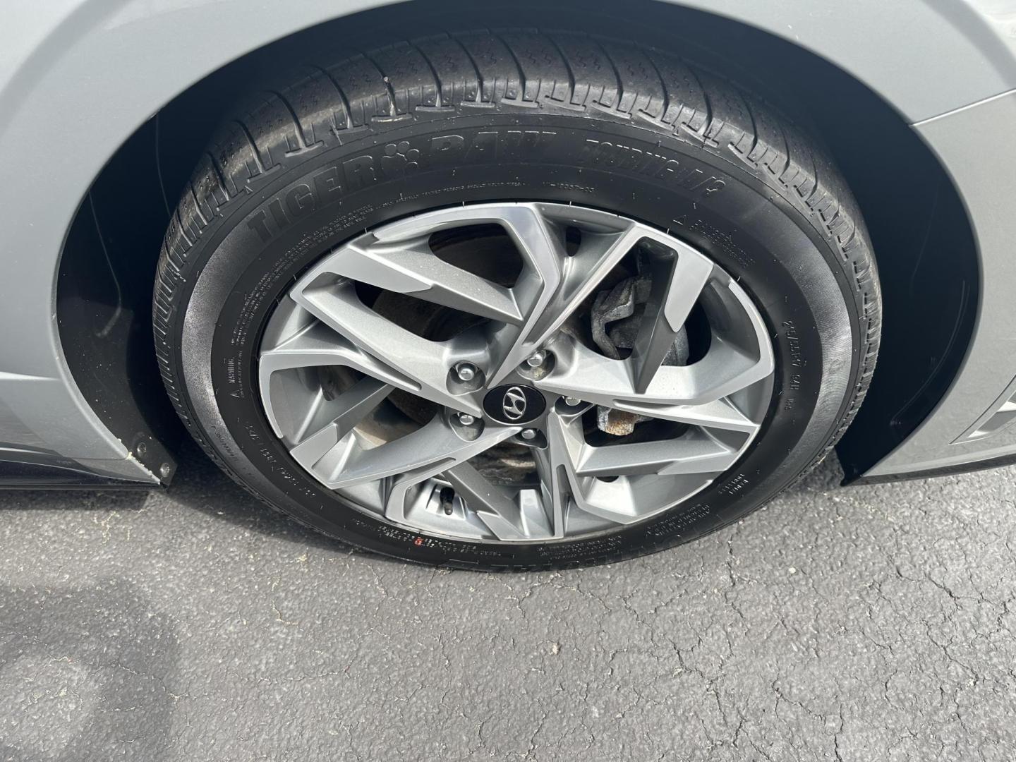 2023 Gray Hyundai Sonata SEL (KMHL64JA1PA) with an 2.5L L4 DOHC 16V engine, 8A transmission, located at 8464 Route 219, Brockway, PA, 15824, (814) 265-1330, 41.226871, -78.780518 - Photo#17