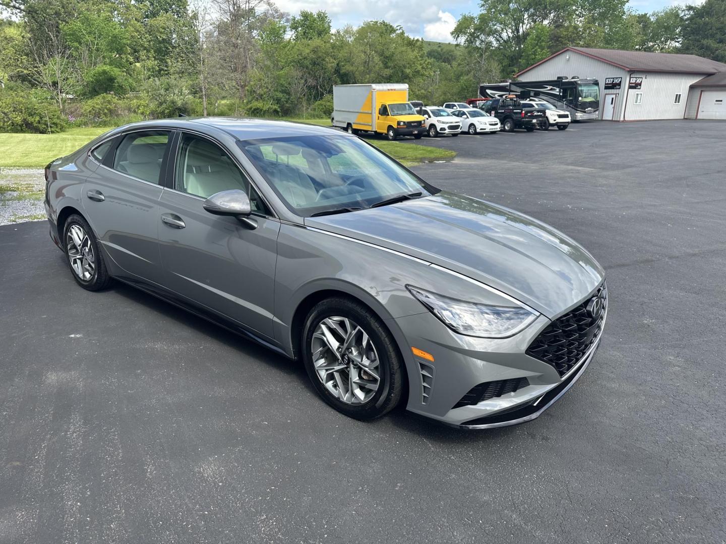 2023 Gray Hyundai Sonata SEL (KMHL64JA1PA) with an 2.5L L4 DOHC 16V engine, 8A transmission, located at 8464 Route 219, Brockway, PA, 15824, (814) 265-1330, 41.226871, -78.780518 - Photo#18