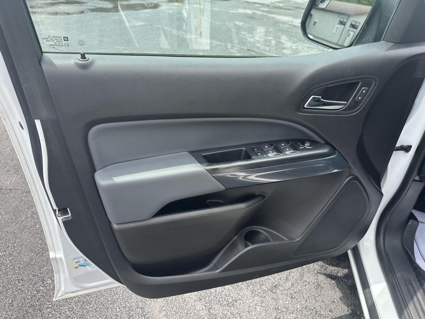 2019 White Chevrolet Colorado Z71 Crew Cab 4WD Short Box (1GCGTDEN8K1) with an 3.6L V6 DOHC 24V GAS engine, 6A transmission, located at 8464 Route 219, Brockway, PA, 15824, (814) 265-1330, 41.226871, -78.780518 - 2019 Chev Colorado Crew Z71 with V6 engine, air condition, power/heated front seats, factory wheels, hitch, rear sliding window and much more. ONLY 64000 miles on this 1-owner truck. - Photo#3