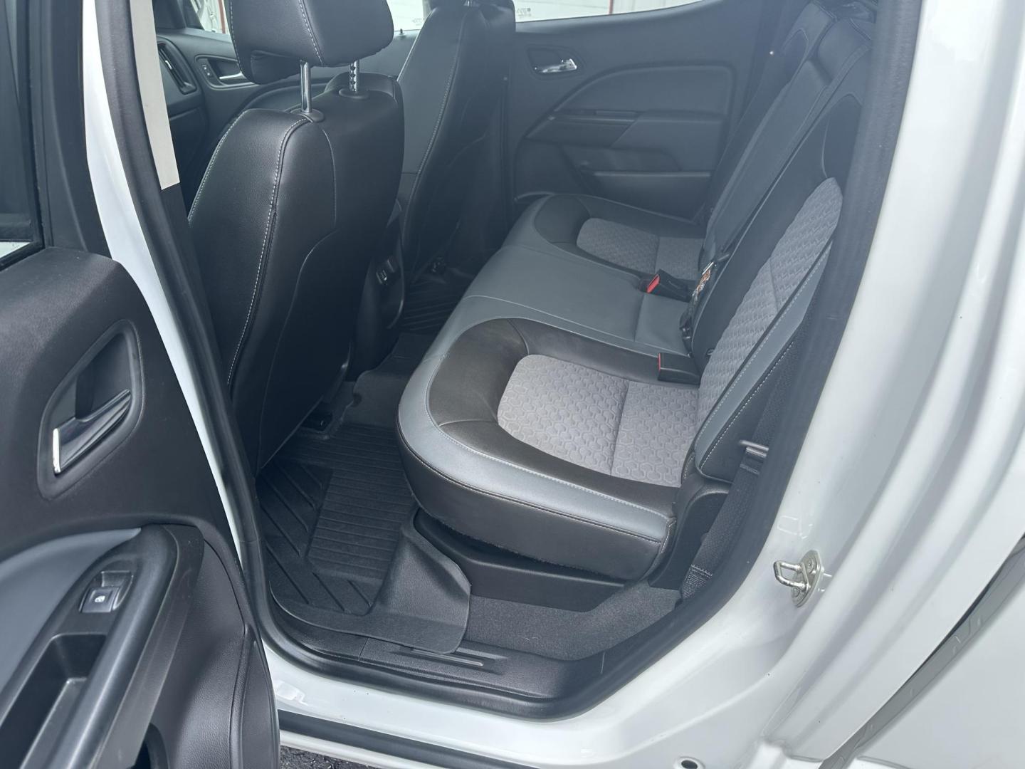 2019 White Chevrolet Colorado Z71 Crew Cab 4WD Short Box (1GCGTDEN8K1) with an 3.6L V6 DOHC 24V GAS engine, 6A transmission, located at 8464 Route 219, Brockway, PA, 15824, (814) 265-1330, 41.226871, -78.780518 - 2019 Chev Colorado Crew Z71 with V6 engine, air condition, power/heated front seats, factory wheels, hitch, rear sliding window and much more. ONLY 64000 miles on this 1-owner truck. - Photo#6