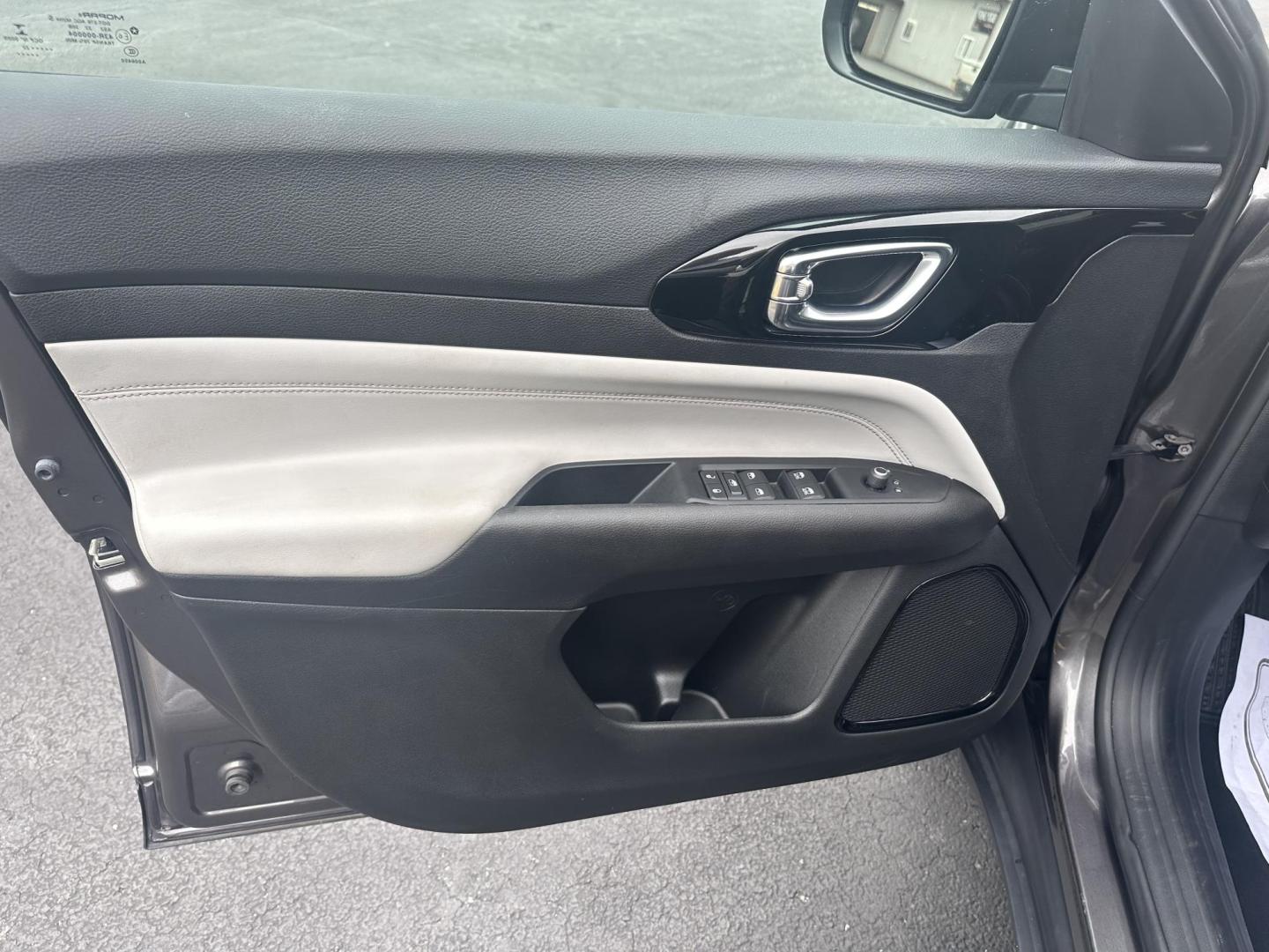 2022 Gray Jeep Compass Limited 4WD (3C4NJDCB5NT) with an 2.4L L4 DOHC 16V engine, CVT transmission, located at 8464 Route 219, Brockway, PA, 15824, (814) 265-1330, 41.226871, -78.780518 - Low miles on this very clean 2022 Jeep Compass Limited and very nicely equipped with leather interior, pwr/heated front seats, factory wheels, air condition, and much more. Serviced, remaining factory warranty, and priced to sell. - Photo#3