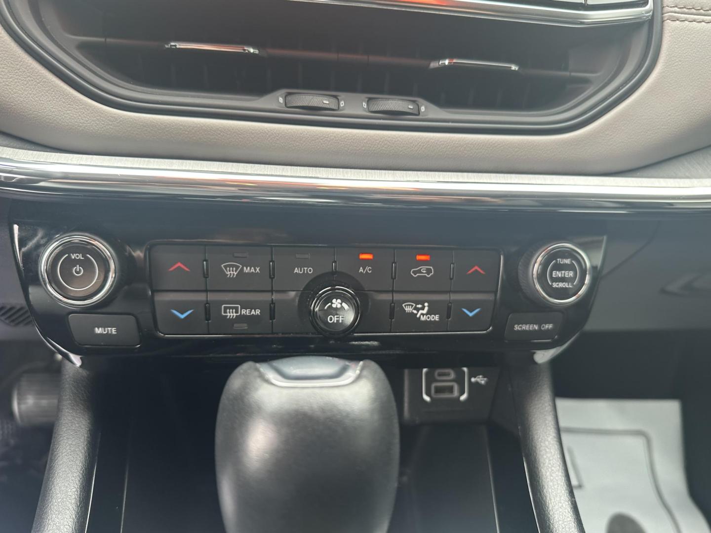 2022 Gray Jeep Compass Limited 4WD (3C4NJDCB5NT) with an 2.4L L4 DOHC 16V engine, CVT transmission, located at 8464 Route 219, Brockway, PA, 15824, (814) 265-1330, 41.226871, -78.780518 - Low miles on this very clean 2022 Jeep Compass Limited and very nicely equipped with leather interior, pwr/heated front seats, factory wheels, air condition, and much more. Serviced, remaining factory warranty, and priced to sell. - Photo#6