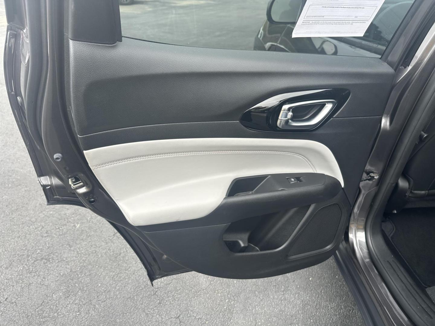 2022 Gray Jeep Compass Limited 4WD (3C4NJDCB5NT) with an 2.4L L4 DOHC 16V engine, CVT transmission, located at 8464 Route 219, Brockway, PA, 15824, (814) 265-1330, 41.226871, -78.780518 - Low miles on this very clean 2022 Jeep Compass Limited and very nicely equipped with leather interior, pwr/heated front seats, factory wheels, air condition, and much more. Serviced, remaining factory warranty, and priced to sell. - Photo#9