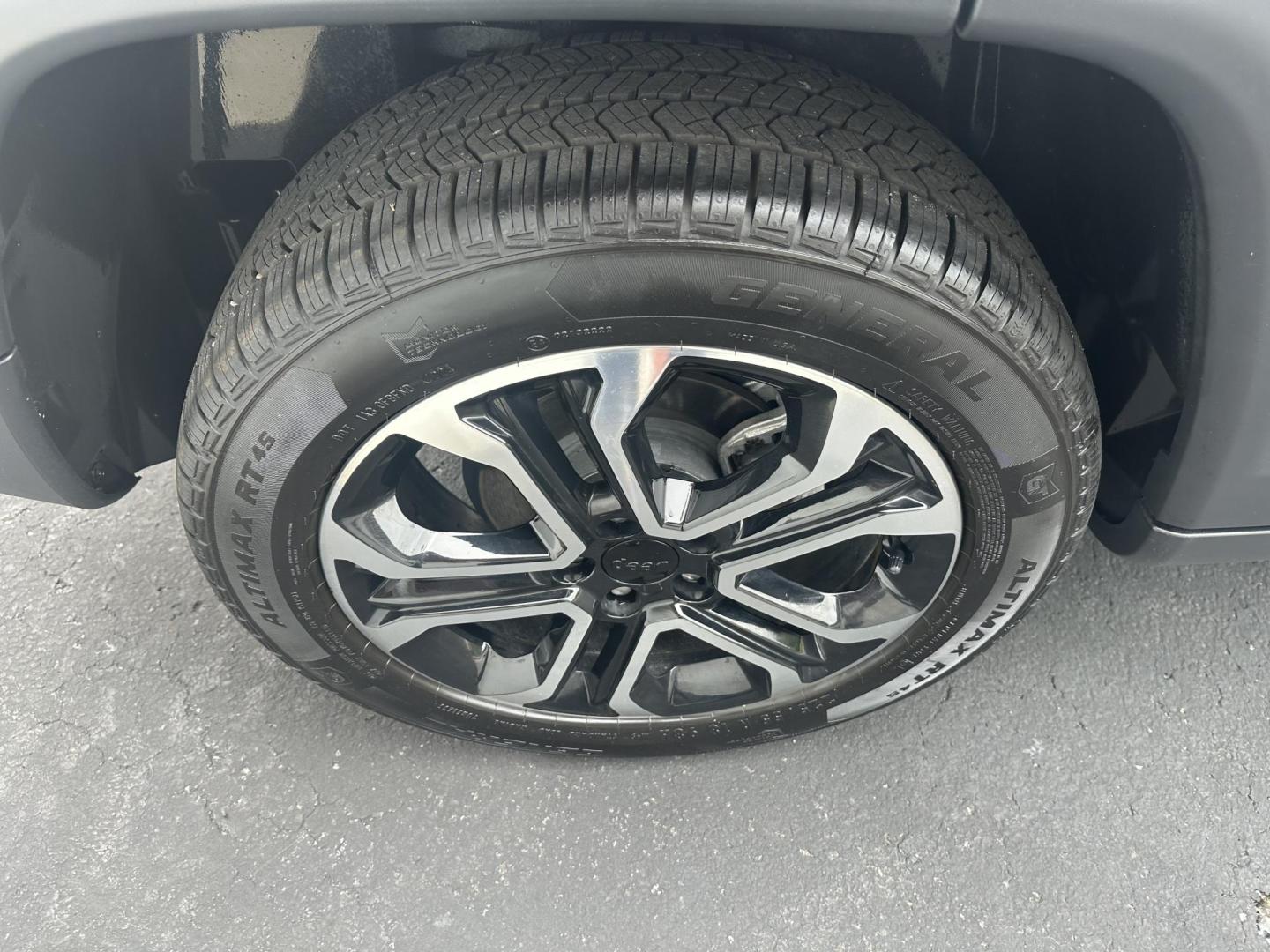 2022 Gray Jeep Compass Limited 4WD (3C4NJDCB5NT) with an 2.4L L4 DOHC 16V engine, CVT transmission, located at 8464 Route 219, Brockway, PA, 15824, (814) 265-1330, 41.226871, -78.780518 - Low miles on this very clean 2022 Jeep Compass Limited and very nicely equipped with leather interior, pwr/heated front seats, factory wheels, air condition, and much more. Serviced, remaining factory warranty, and priced to sell. - Photo#15