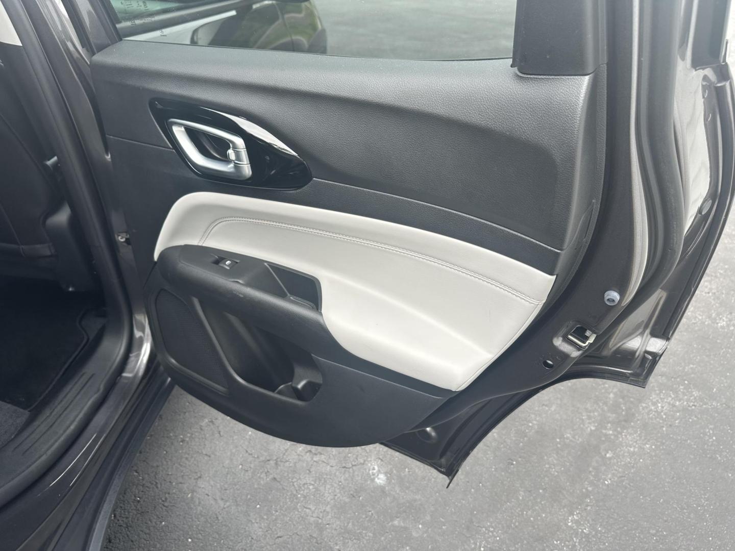2022 Gray Jeep Compass Limited 4WD (3C4NJDCB5NT) with an 2.4L L4 DOHC 16V engine, CVT transmission, located at 8464 Route 219, Brockway, PA, 15824, (814) 265-1330, 41.226871, -78.780518 - Low miles on this very clean 2022 Jeep Compass Limited and very nicely equipped with leather interior, pwr/heated front seats, factory wheels, air condition, and much more. Serviced, remaining factory warranty, and priced to sell. - Photo#17