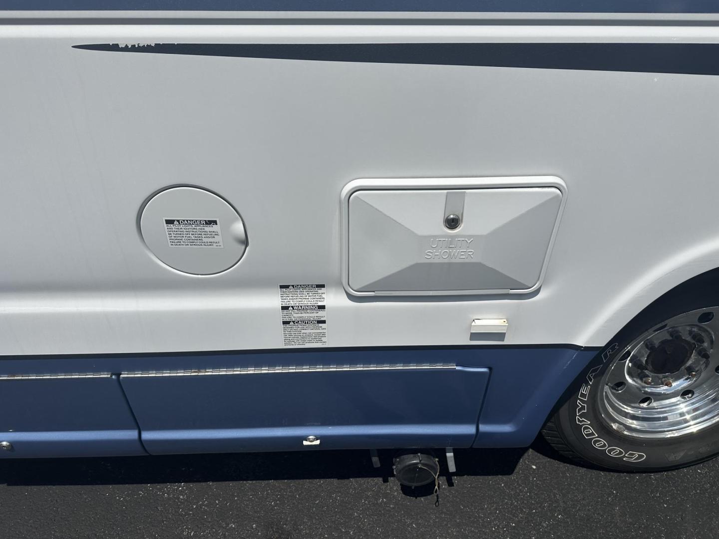 2006 White Ford Econoline E-350 Super Duty (1FDSE34L66H) with an 5.4L V8 SOHC 16V engine, located at 8464 Route 219, Brockway, PA, 15824, (814) 265-1330, 41.226871, -78.780518 - MUST SEE FORD Pleasure-Way EXCEL-TD 20' motorhome with 5.4/v8 engine, many extras and ONLY 12500 miles. Local owner and in excellent shape. Call for the many extras and equipment on this camper today. - Photo#7