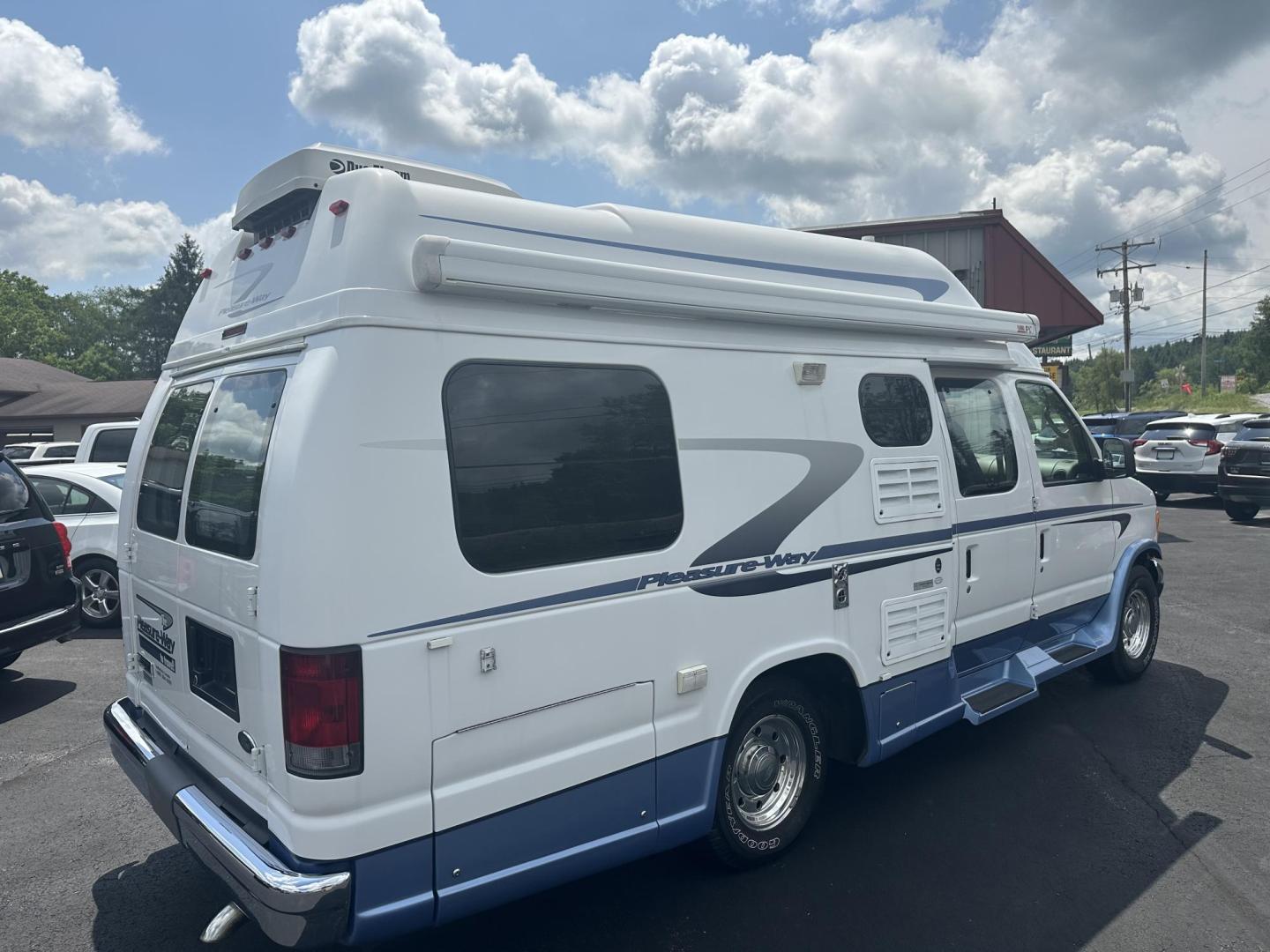 2006 White Ford Econoline E-350 Super Duty (1FDSE34L66H) with an 5.4L V8 SOHC 16V engine, located at 8464 Route 219, Brockway, PA, 15824, (814) 265-1330, 41.226871, -78.780518 - MUST SEE FORD Pleasure-Way EXCEL-TD 20' motorhome with 5.4/v8 engine, many extras and ONLY 12500 miles. Local owner and in excellent shape. Call for the many extras and equipment on this camper today. - Photo#11