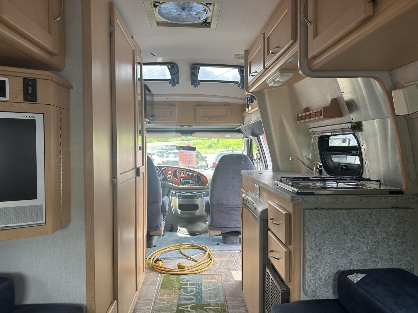 2006 White Ford Econoline E-350 Super Duty (1FDSE34L66H) with an 5.4L V8 SOHC 16V engine, located at 8464 Route 219, Brockway, PA, 15824, (814) 265-1330, 41.226871, -78.780518 - MUST SEE FORD Pleasure-Way EXCEL-TD 20' motorhome with 5.4/v8 engine, many extras and ONLY 12500 miles. Local owner and in excellent shape. Call for the many extras and equipment on this camper today. - Photo#19