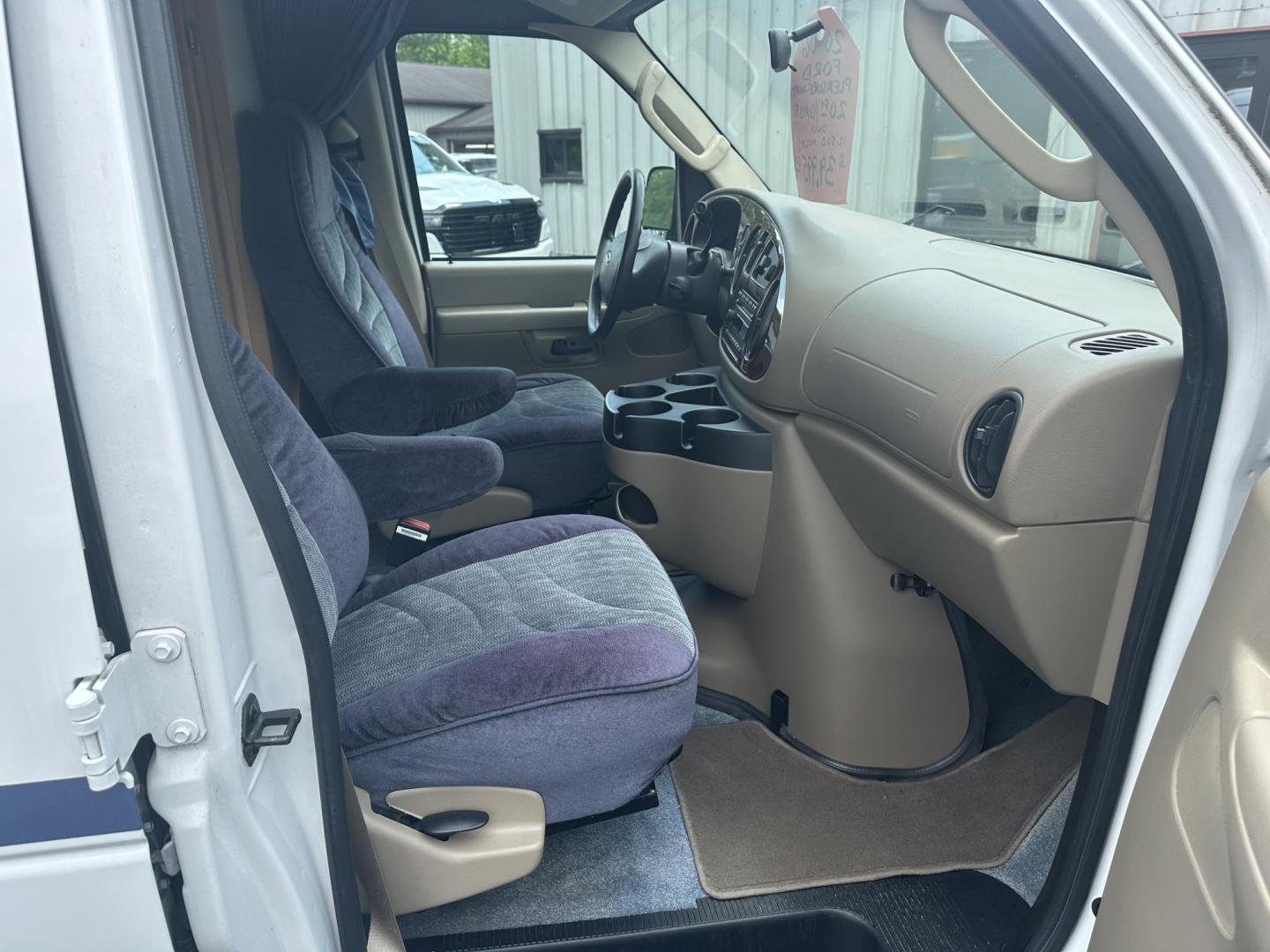 2006 White Ford Econoline E-350 Super Duty (1FDSE34L66H) with an 5.4L V8 SOHC 16V engine, located at 8464 Route 219, Brockway, PA, 15824, (814) 265-1330, 41.226871, -78.780518 - MUST SEE FORD Pleasure-Way EXCEL-TD 20' motorhome with 5.4/v8 engine, many extras and ONLY 12500 miles. Local owner and in excellent shape. Call for the many extras and equipment on this camper today. - Photo#22