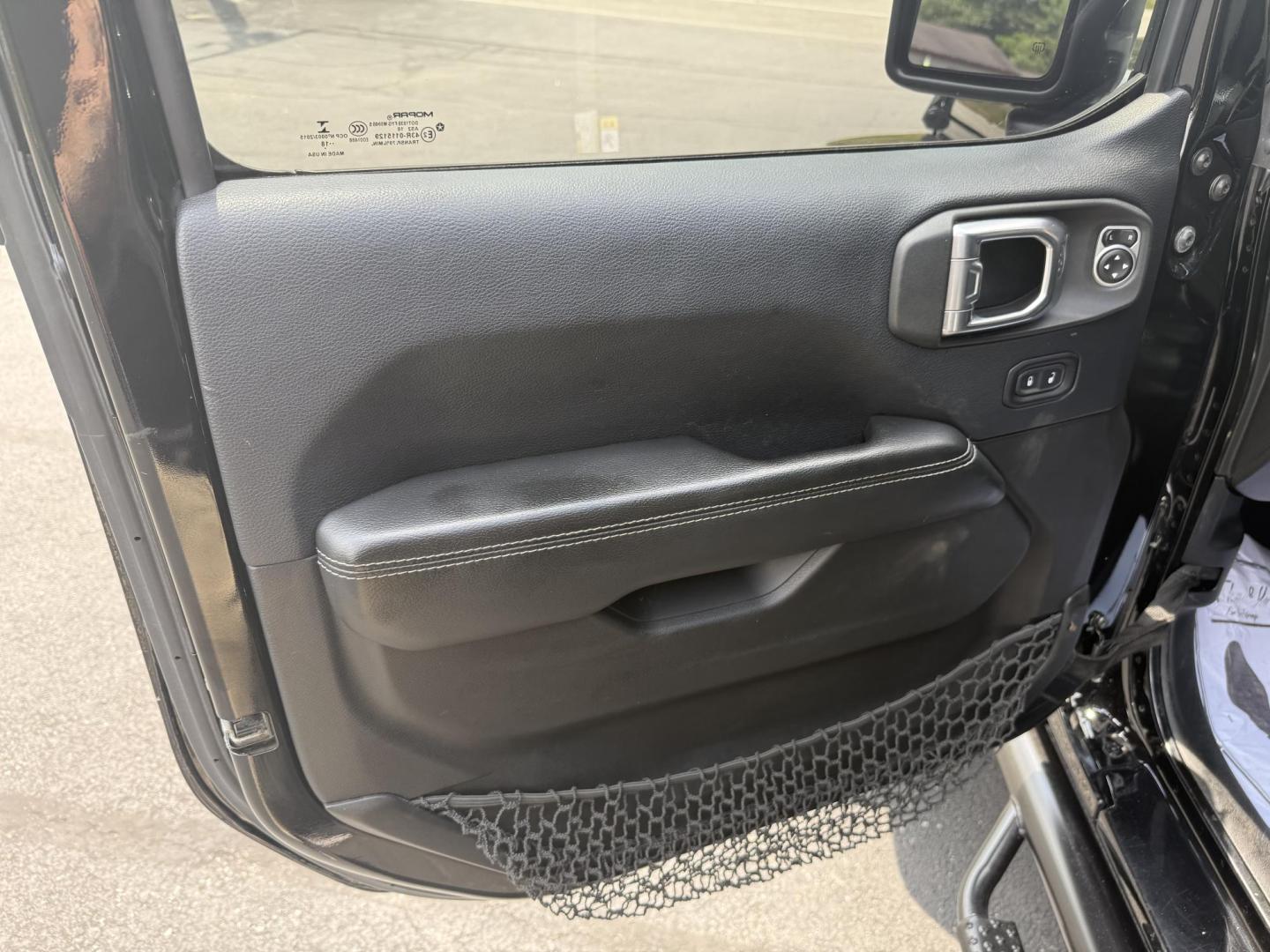 2018 Black Jeep Wrangler JK Unlimited Sahara (1C4HJXEG6JW) with an 3.6L V6 DOHC 24V FFV engine, 6A transmission, located at 8464 Route 219, Brockway, PA, 15824, (814) 265-1330, 41.226871, -78.780518 - Sharp looking pre owned 2018 Jeep Wrangler Unlimited Sahara 4wd with v6 engine, air condition, power windows and locks, hard top, lift, and much much more. Serviced and ready to retail. - Photo#5