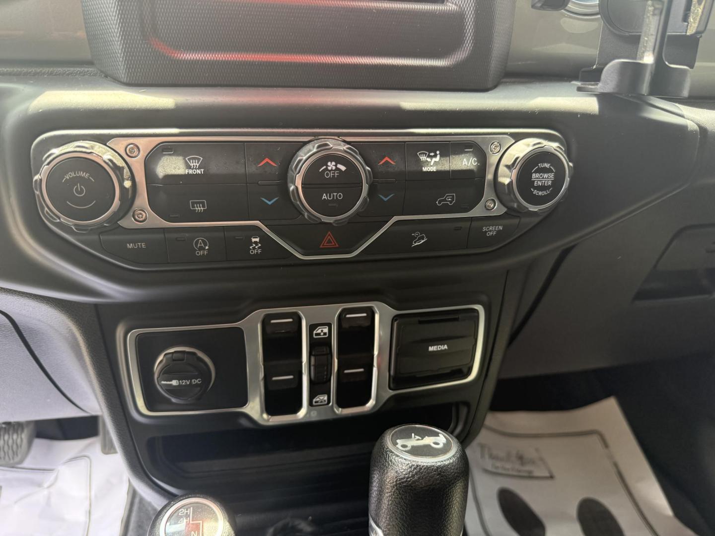 2018 Black Jeep Wrangler JK Unlimited Sahara (1C4HJXEG6JW) with an 3.6L V6 DOHC 24V FFV engine, 6A transmission, located at 8464 Route 219, Brockway, PA, 15824, (814) 265-1330, 41.226871, -78.780518 - Sharp looking pre owned 2018 Jeep Wrangler Unlimited Sahara 4wd with v6 engine, air condition, power windows and locks, hard top, lift, and much much more. Serviced and ready to retail. - Photo#6