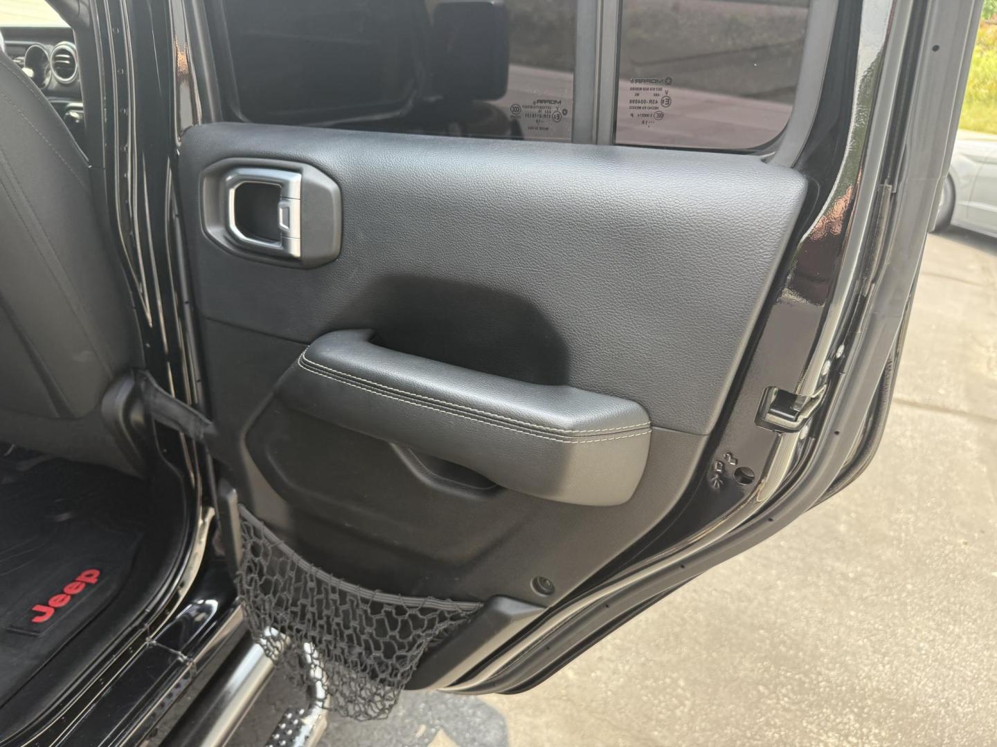 2018 Black Jeep Wrangler JK Unlimited Sahara (1C4HJXEG6JW) with an 3.6L V6 DOHC 24V FFV engine, 6A transmission, located at 8464 Route 219, Brockway, PA, 15824, (814) 265-1330, 41.226871, -78.780518 - Sharp looking pre owned 2018 Jeep Wrangler Unlimited Sahara 4wd with v6 engine, air condition, power windows and locks, hard top, lift, and much much more. Serviced and ready to retail. - Photo#15